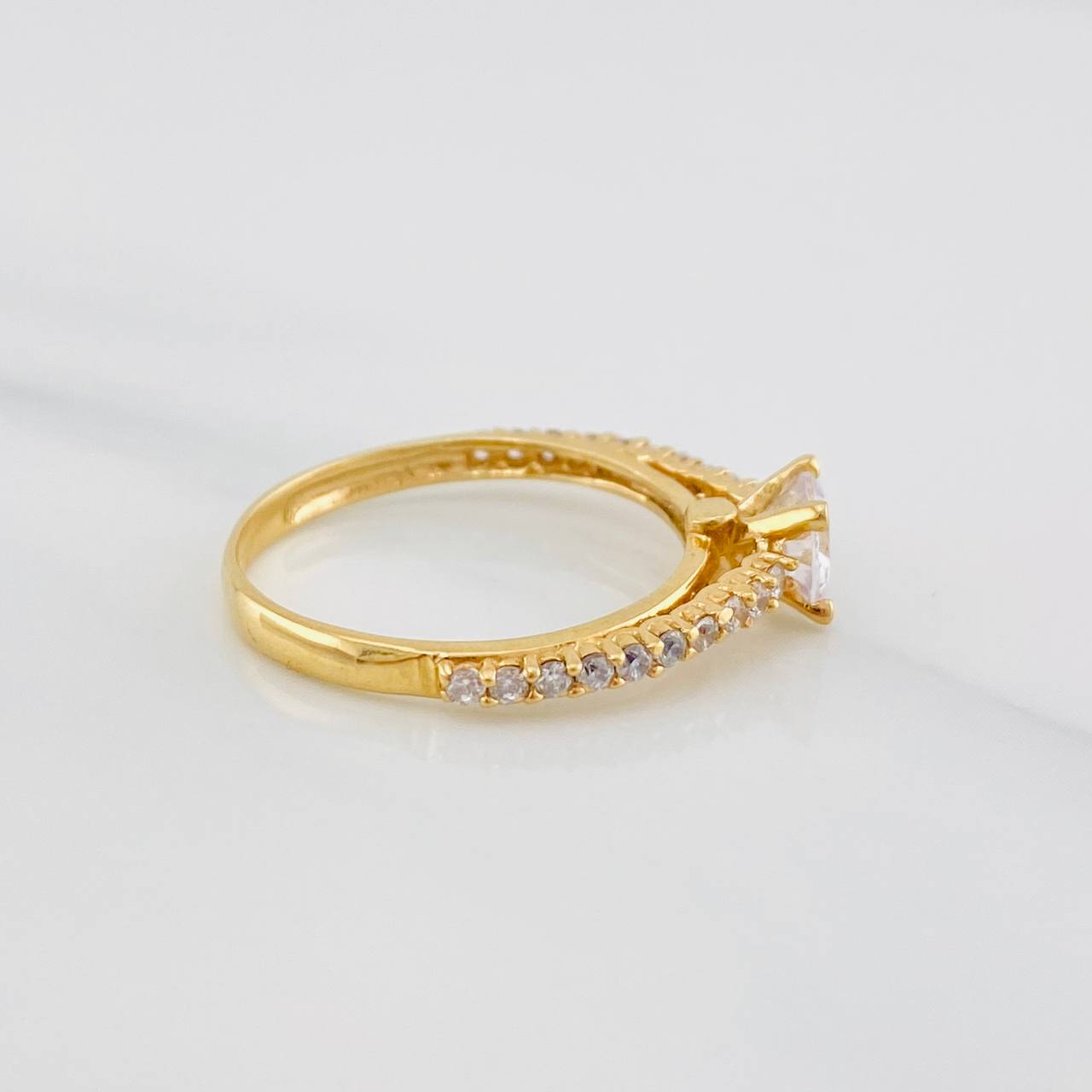 Solitaire Churumbela Ring 2.5g / Size 6 3/4 Yellow Gold 18K