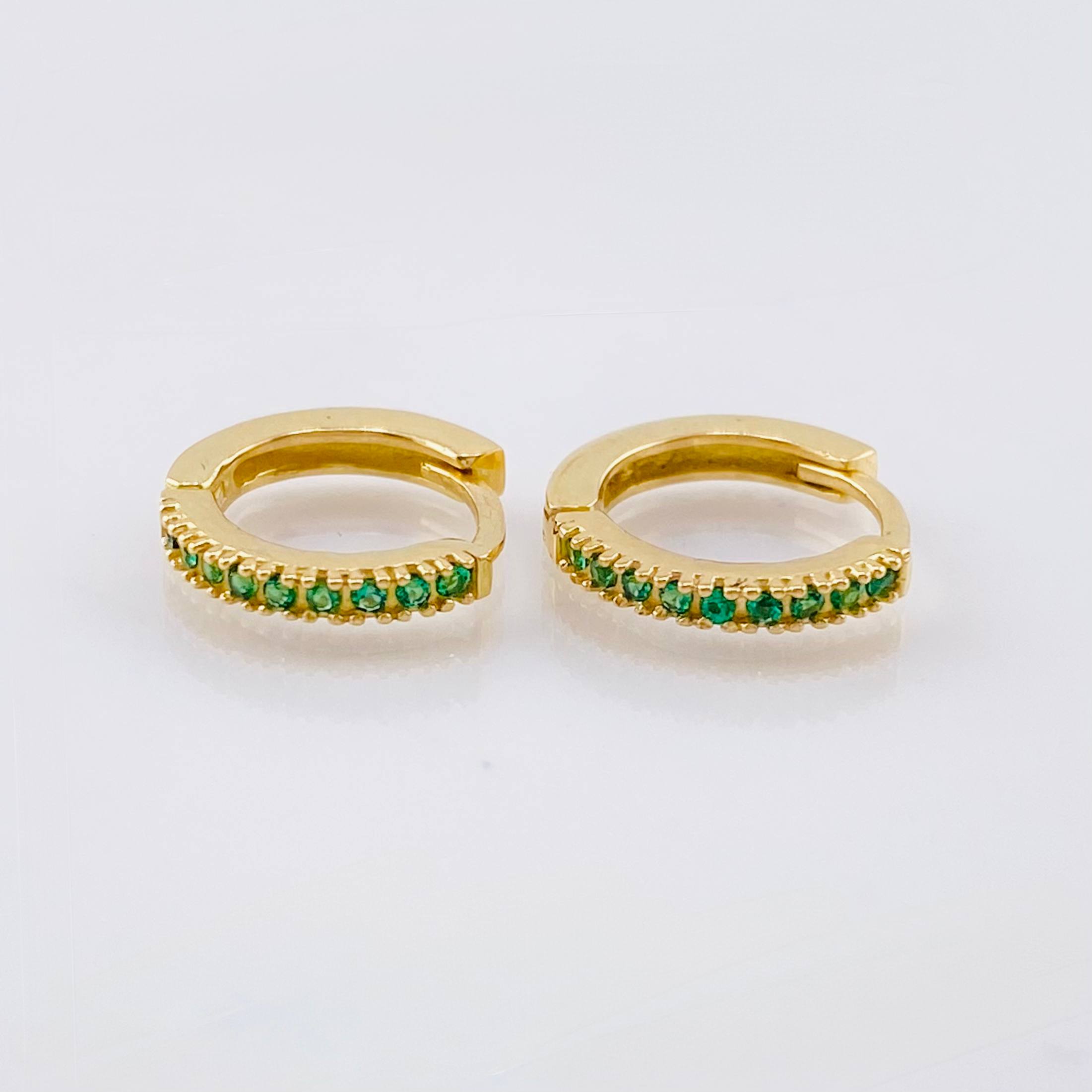Candongas Carril Punteado 1.5gr / 1/2 in / Oro Amarillo 18K