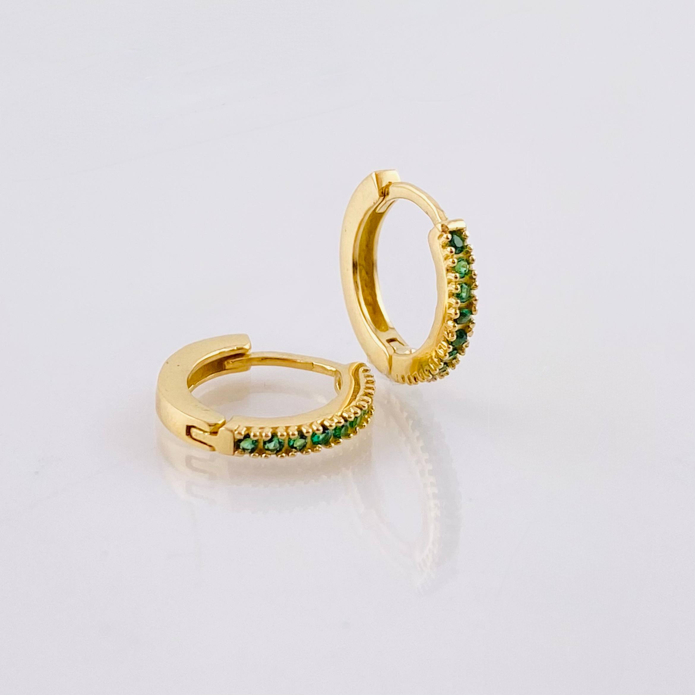 Candongas Carril Punteado 1.5gr / 1/2 in / Oro Amarillo 18K