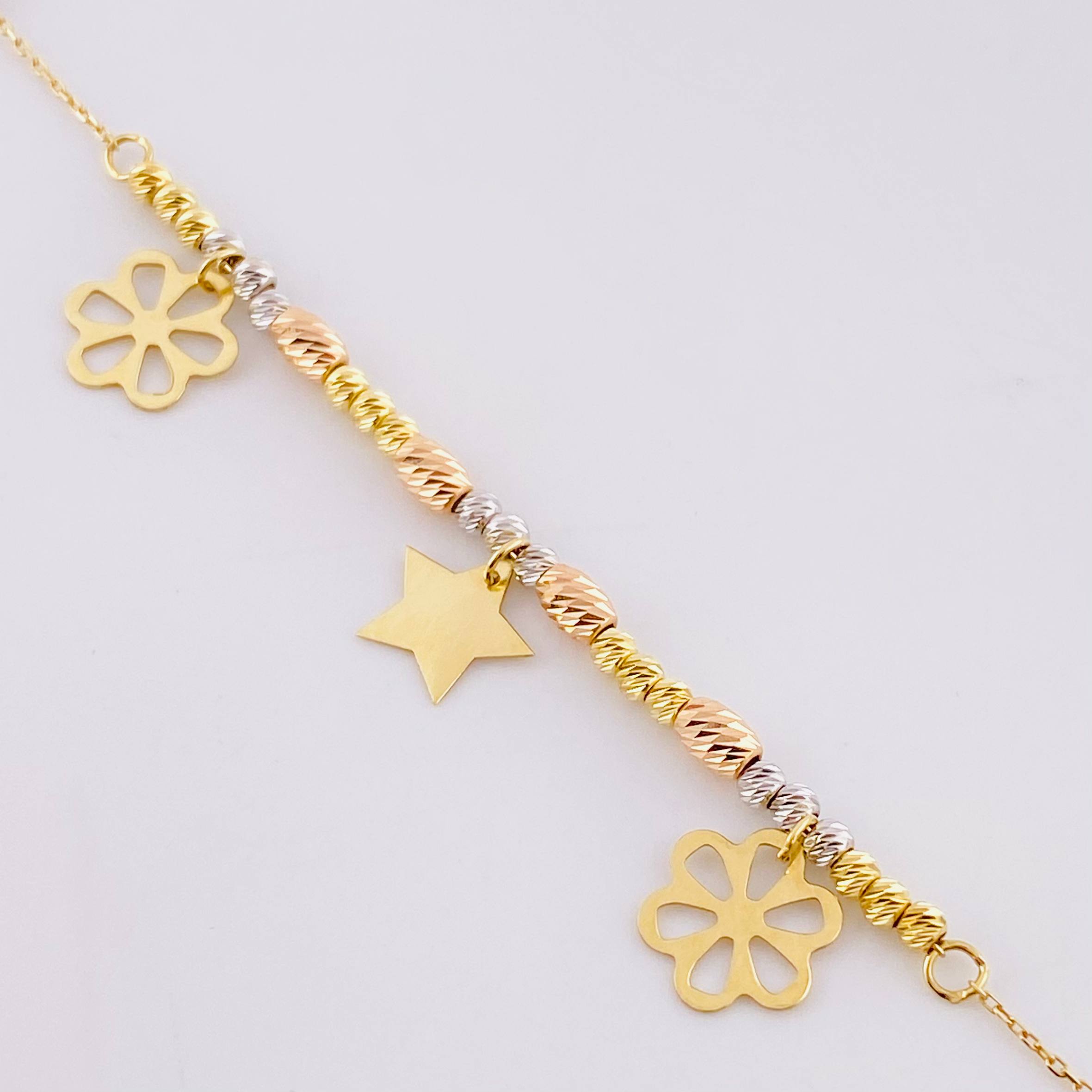 Classic Link Bracelet Pendant Flowers and Star 3.7g / 7 1/4 in / 3mm Three Golds 18K