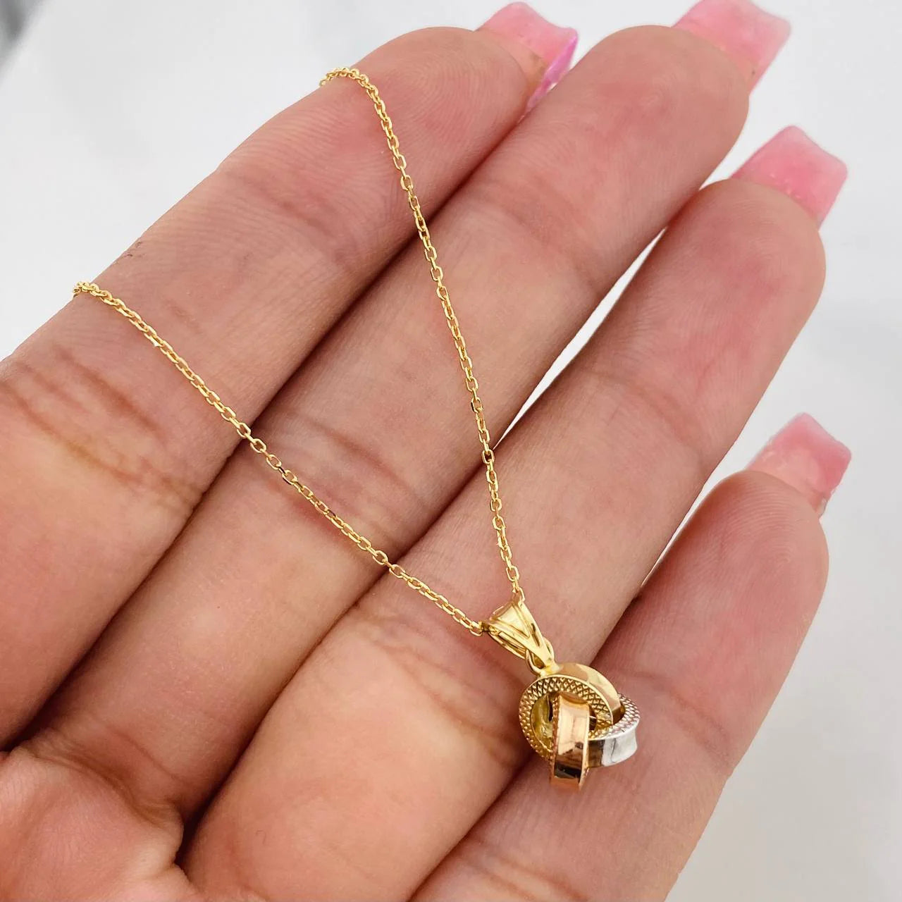 Classic Link Chain + Knot Pendant / 1.75g / 18 in Three Golds 18K