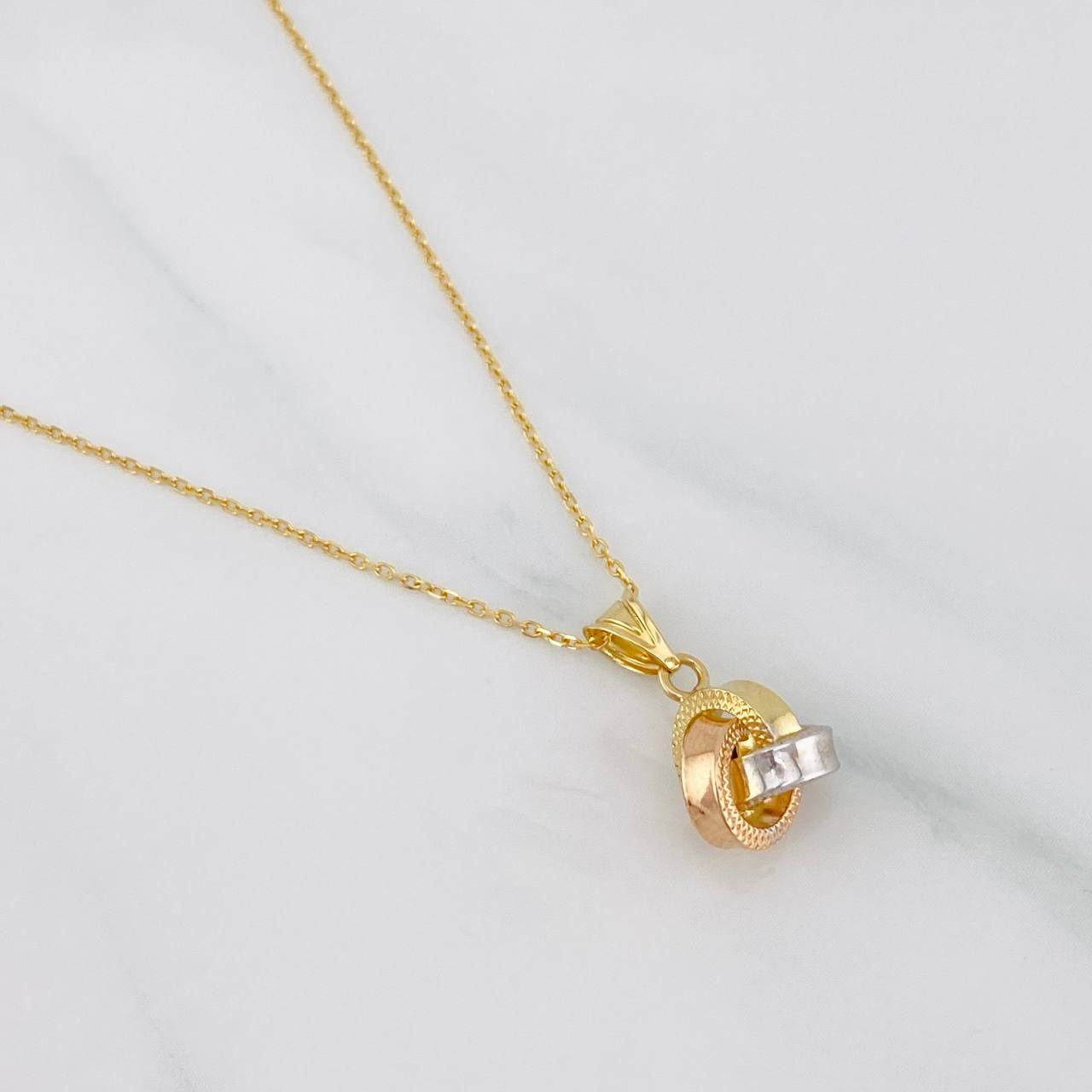Classic Link Chain + Knot Pendant / 1.85g / 17 3/4 in Three Golds 18K