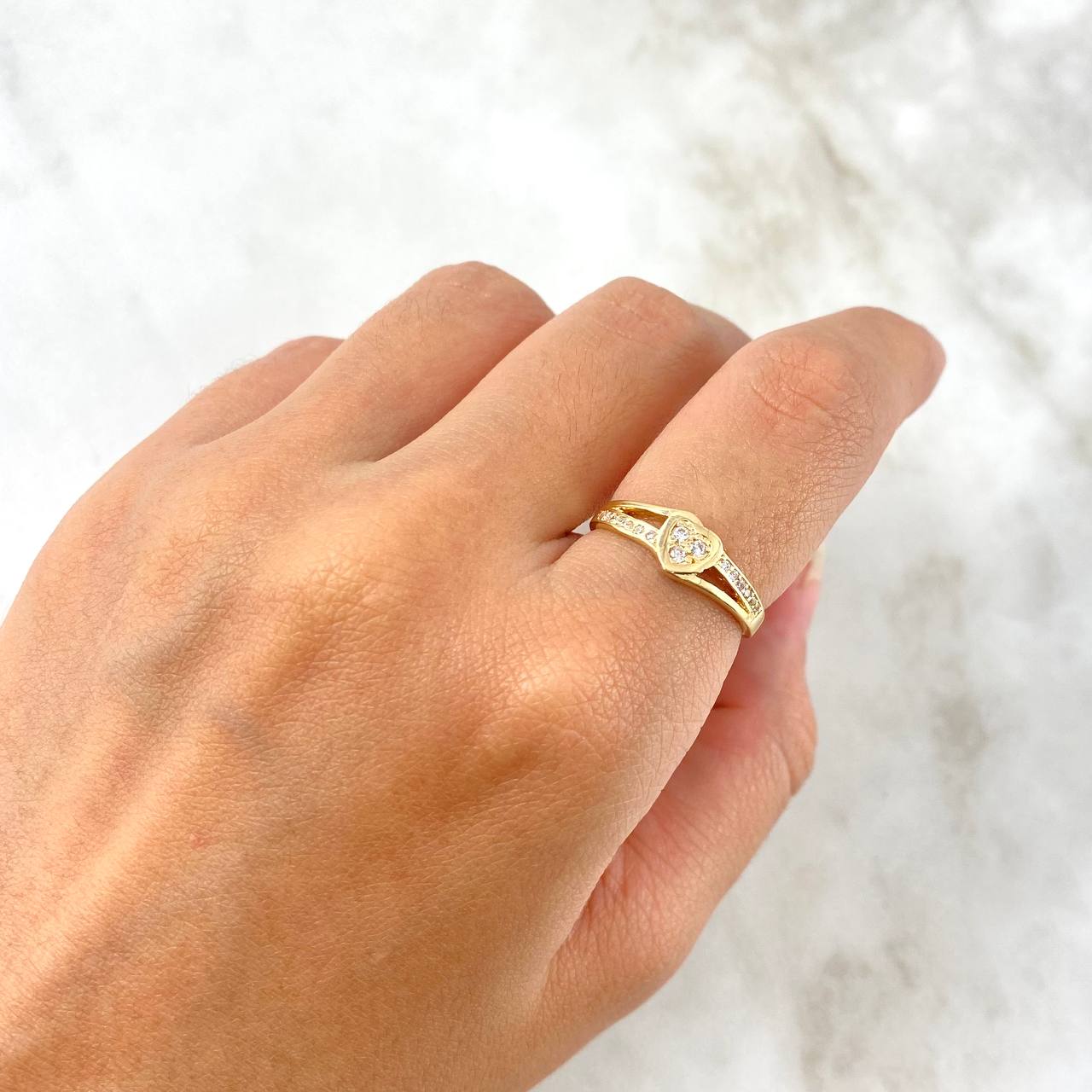Crossed Lines Heart Ring 2.15gr / T6 3/4 / White Zircons Yellow Gold