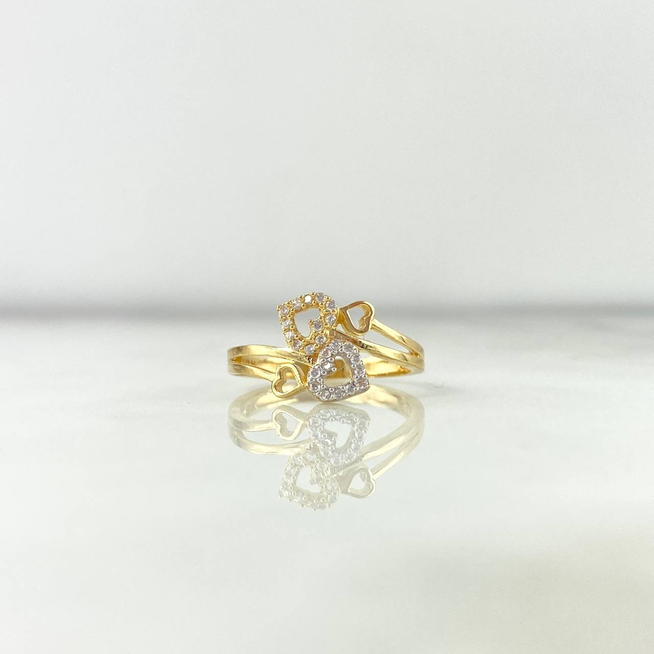 Arrow Hearts Ring 2.6gr / Size 6 1/2 / White Zircons Two Yellow and White Golds
