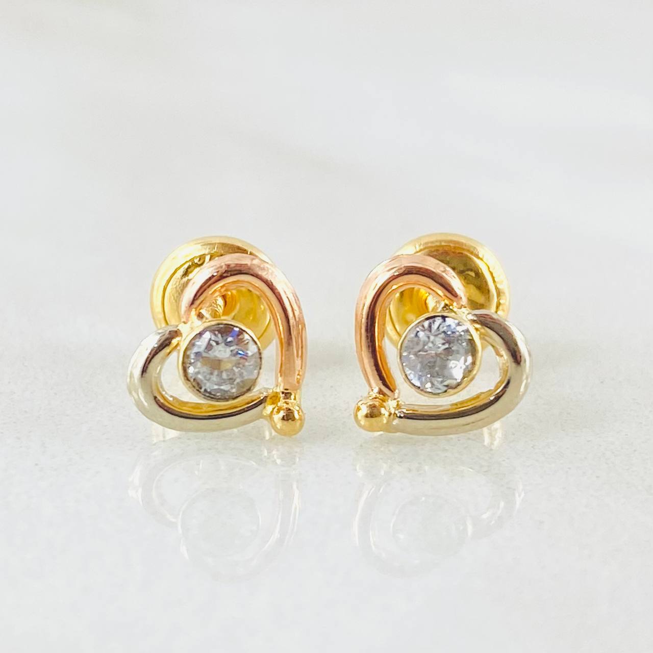 Stud Earrings Heart Silhouette 0.85gr / Three 18K Golds ©