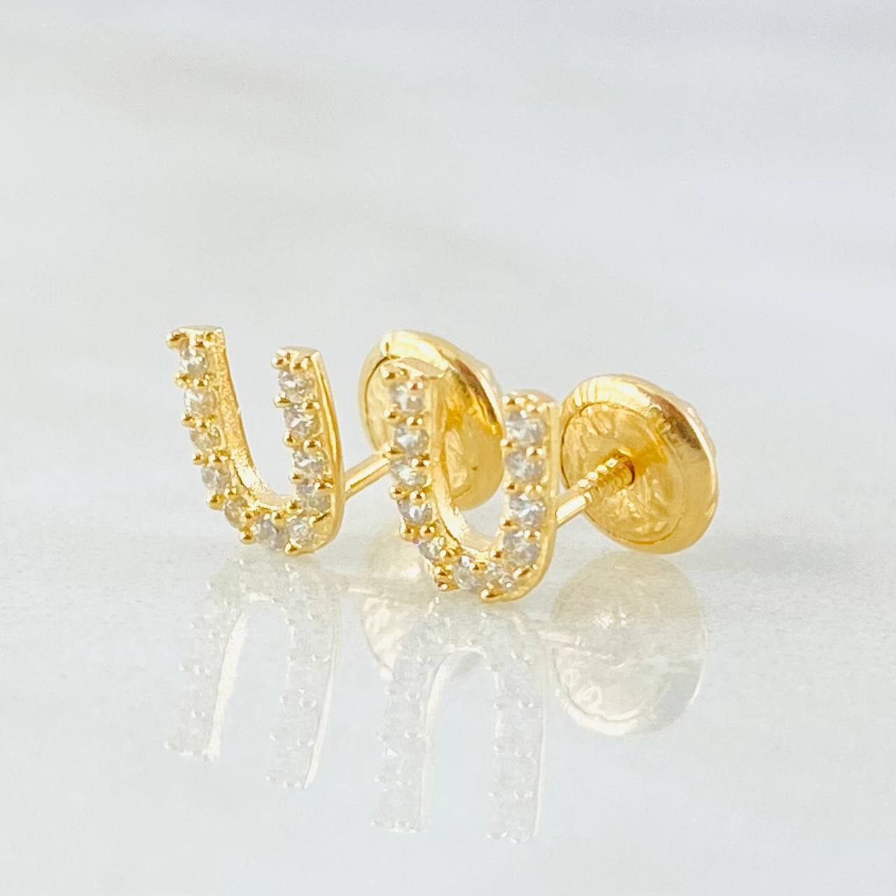 Stud Earrings Letter U 0.8gr / 18K Yellow Gold