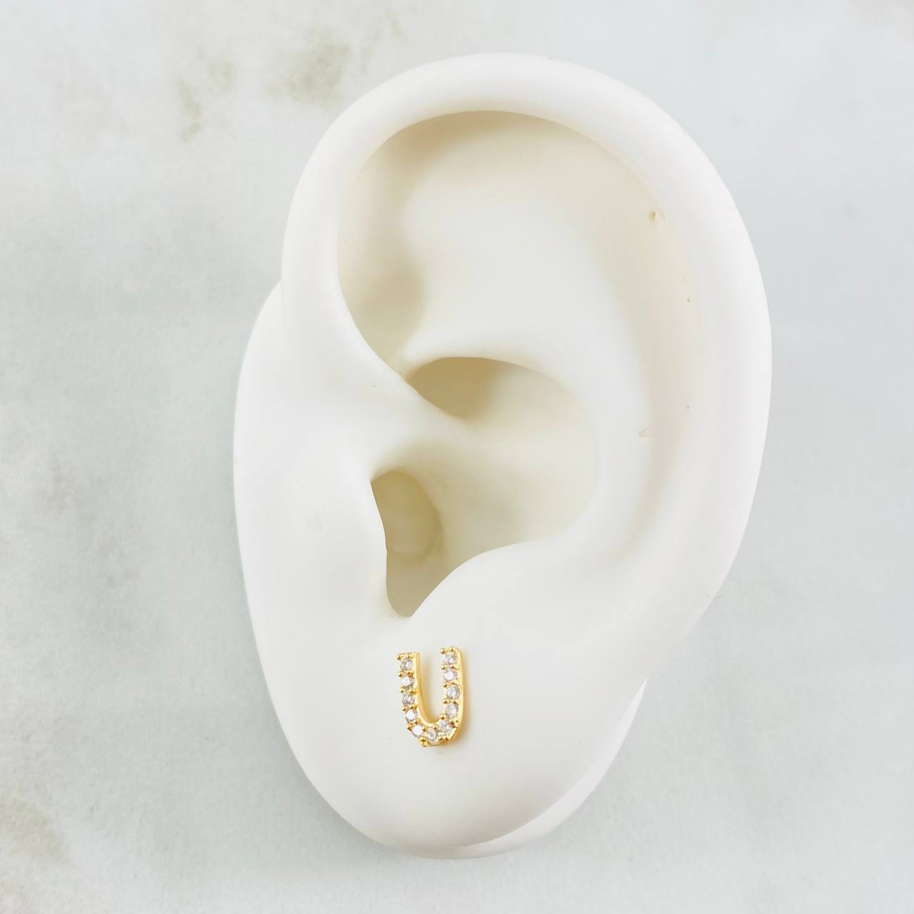Stud Earrings Letter U 0.8gr / 18K Yellow Gold