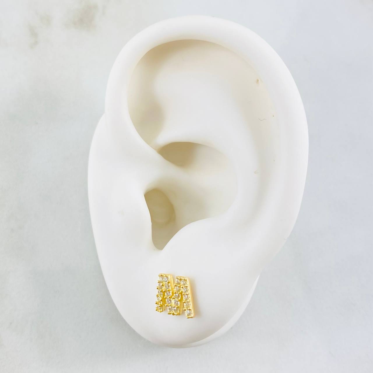 Stud Earrings Letter M 1.35gr / 18K Yellow Gold ©