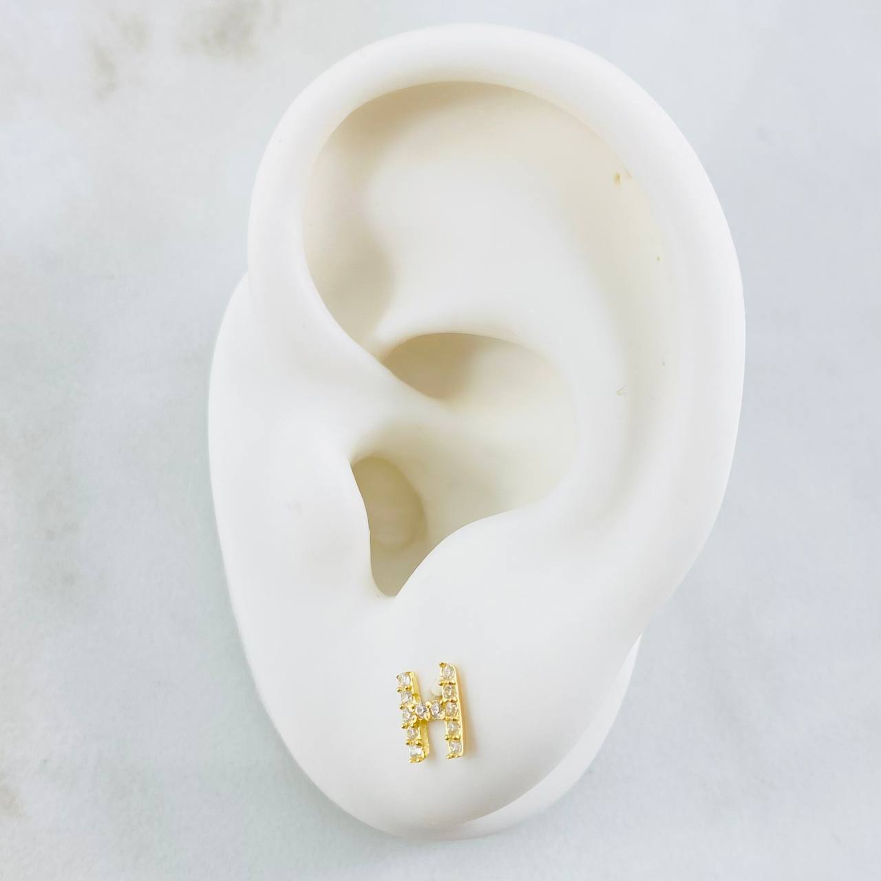 Stud Earrings Letter H 0.75gr / 18K Yellow Gold