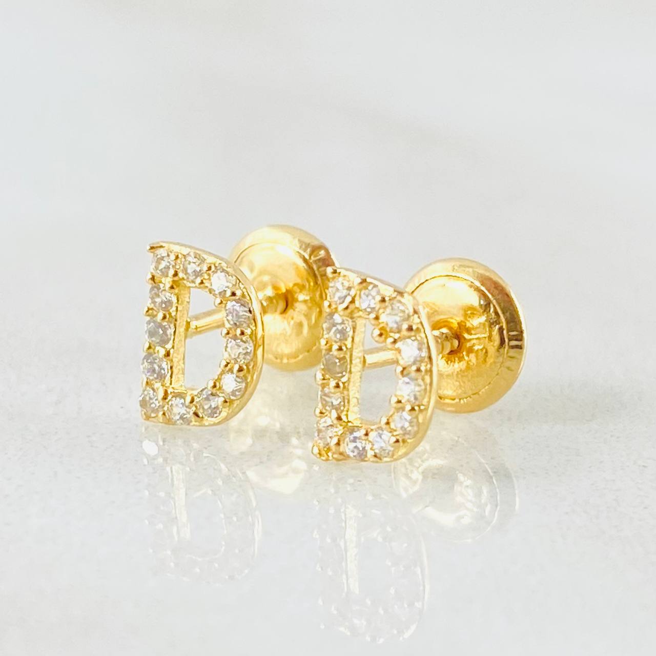 Topos Letra D 0.7gr / 5mm Oro Amarillo 18K
