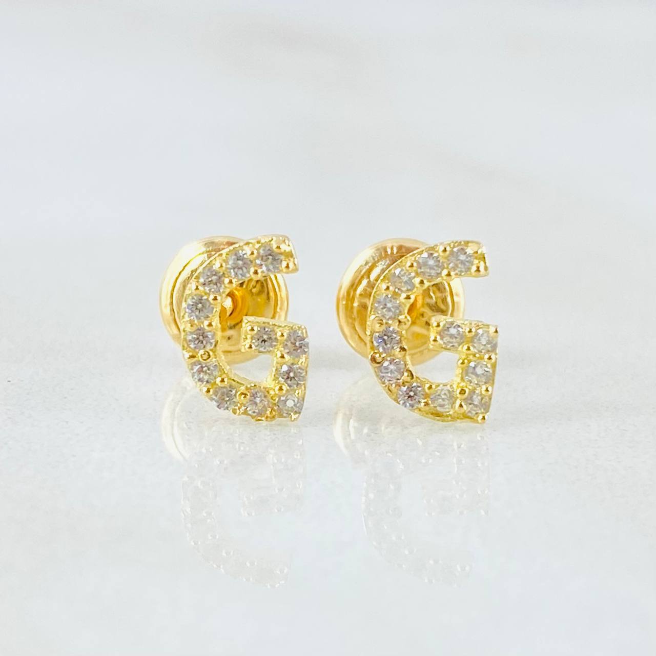 Stud Earrings Letter G 0.75gr / 18K Yellow Gold
