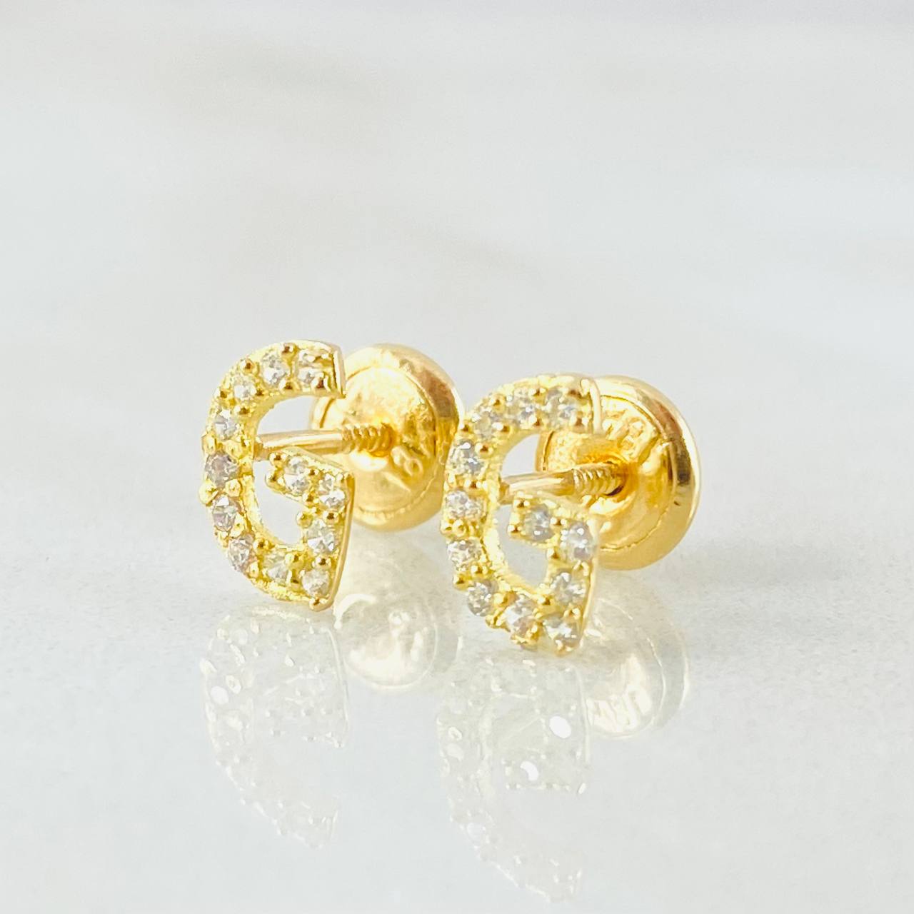 Stud Earrings Letter G 0.75gr / 18K Yellow Gold