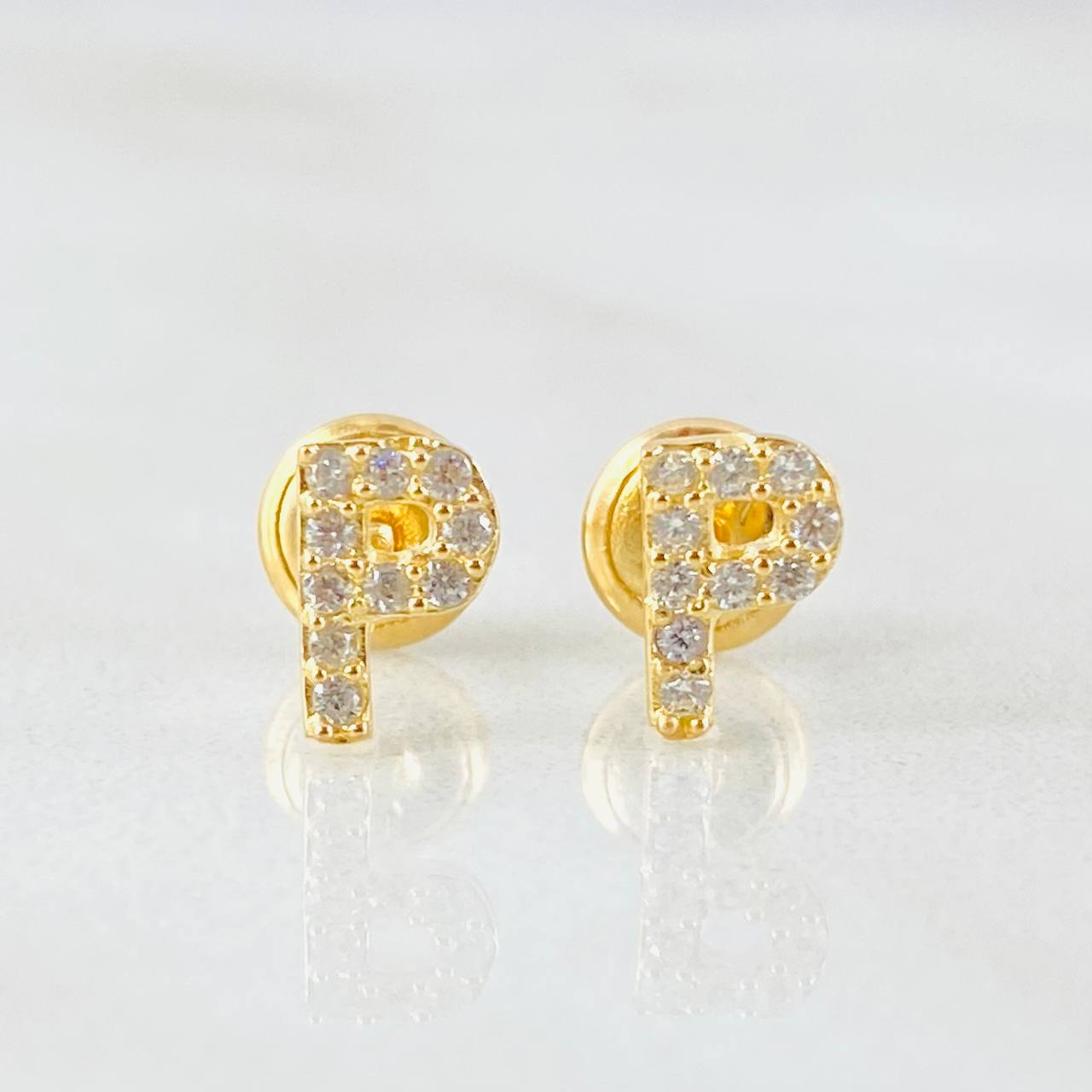Topos Letra P 0.75gr / 5.4mm Oro Amarillo 18K *
