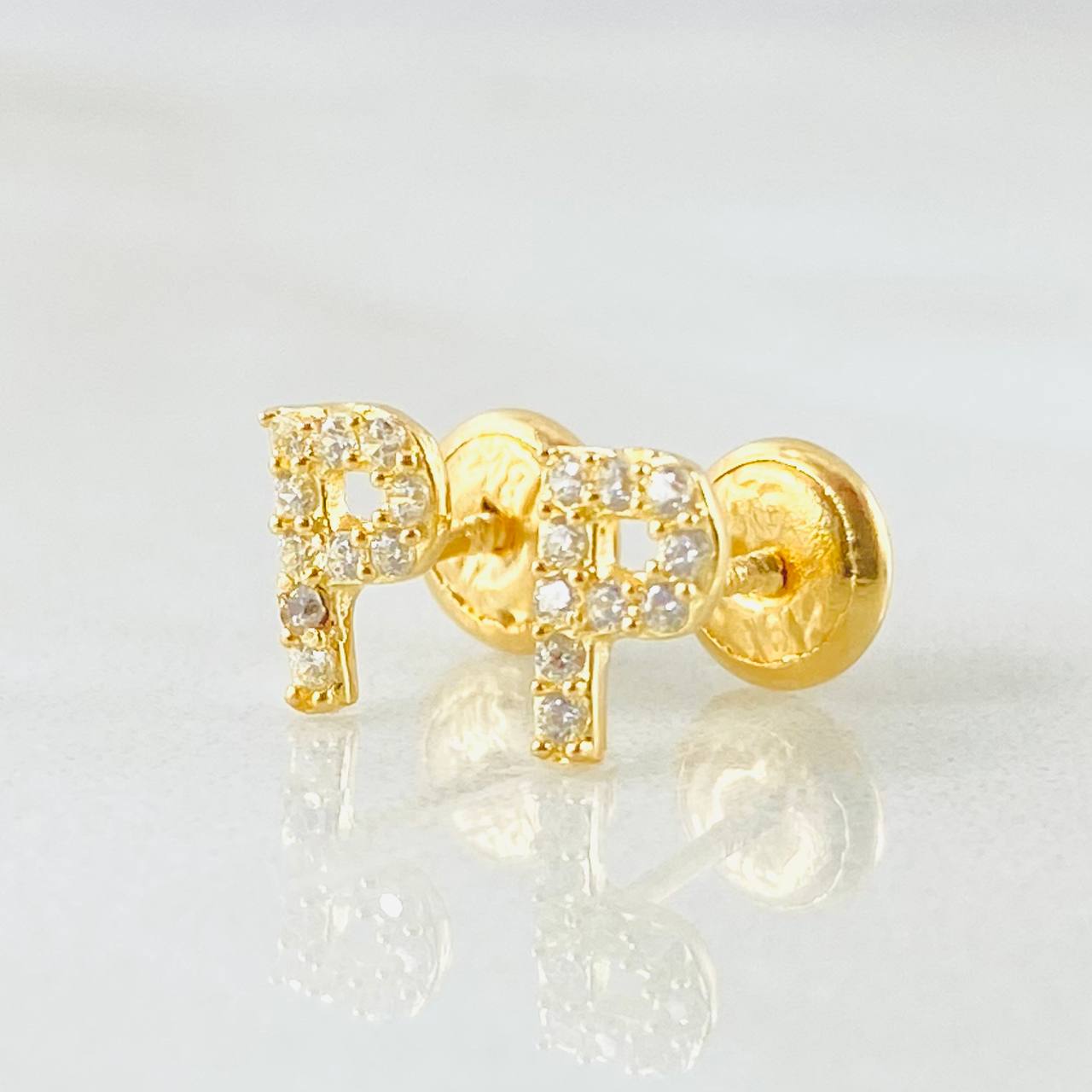 Stud Earrings Letter P 0.75gr / 18K Yellow Gold
