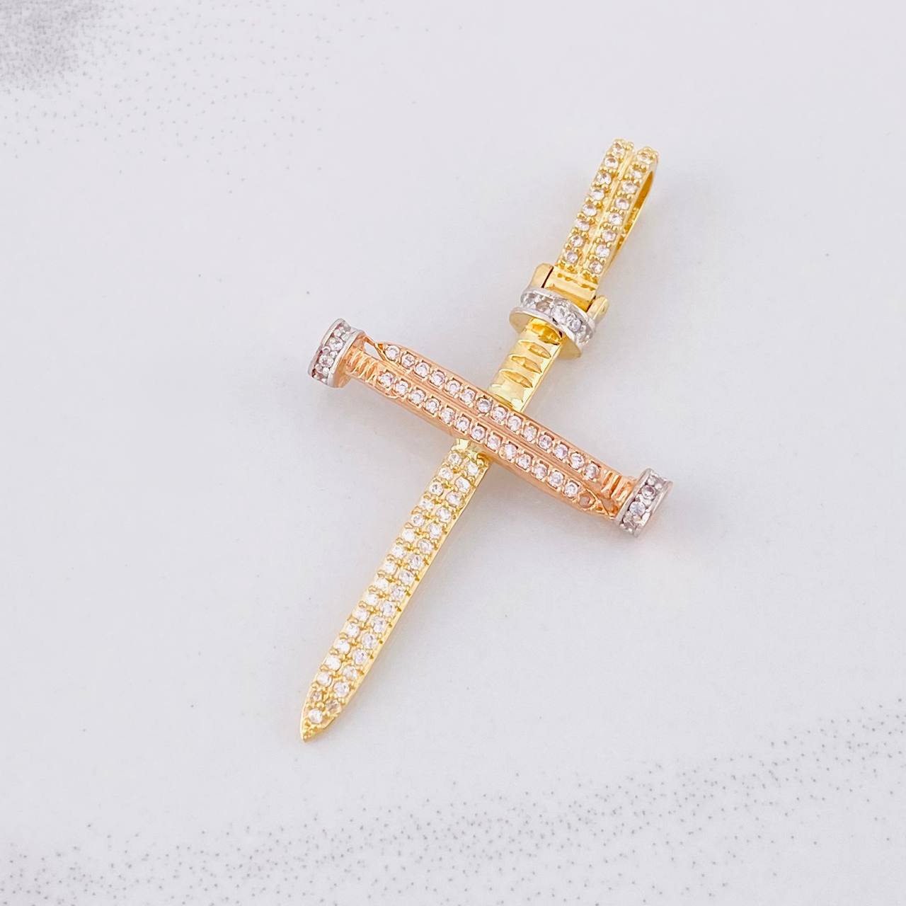 Pendant Cross Nail 4.1g / 1 3/4 in Three Golds 18K