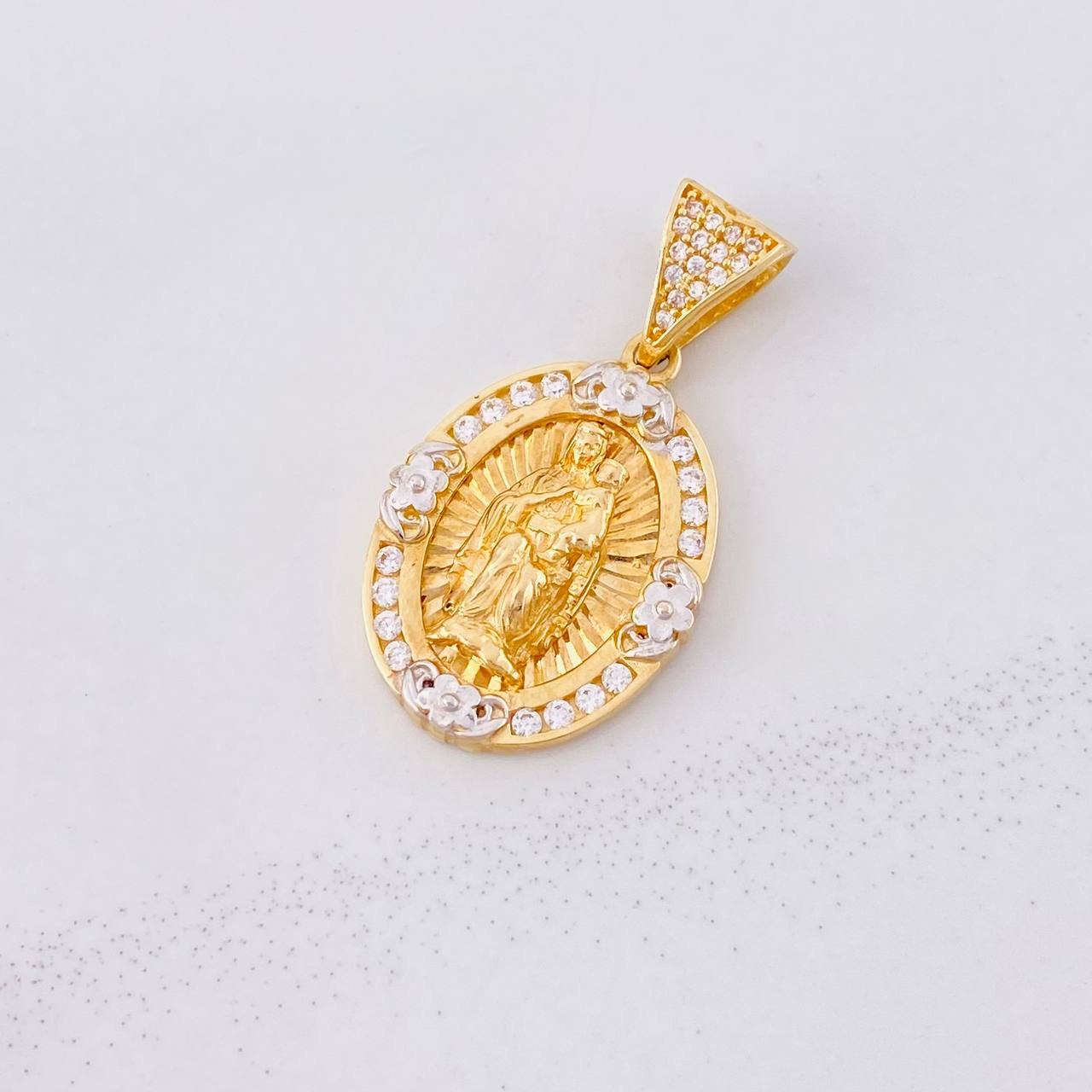 Our Lady of Mount Carmel Pendant 6.05g / 1 1/4 in Two-Tone Yellow White Gold 18K