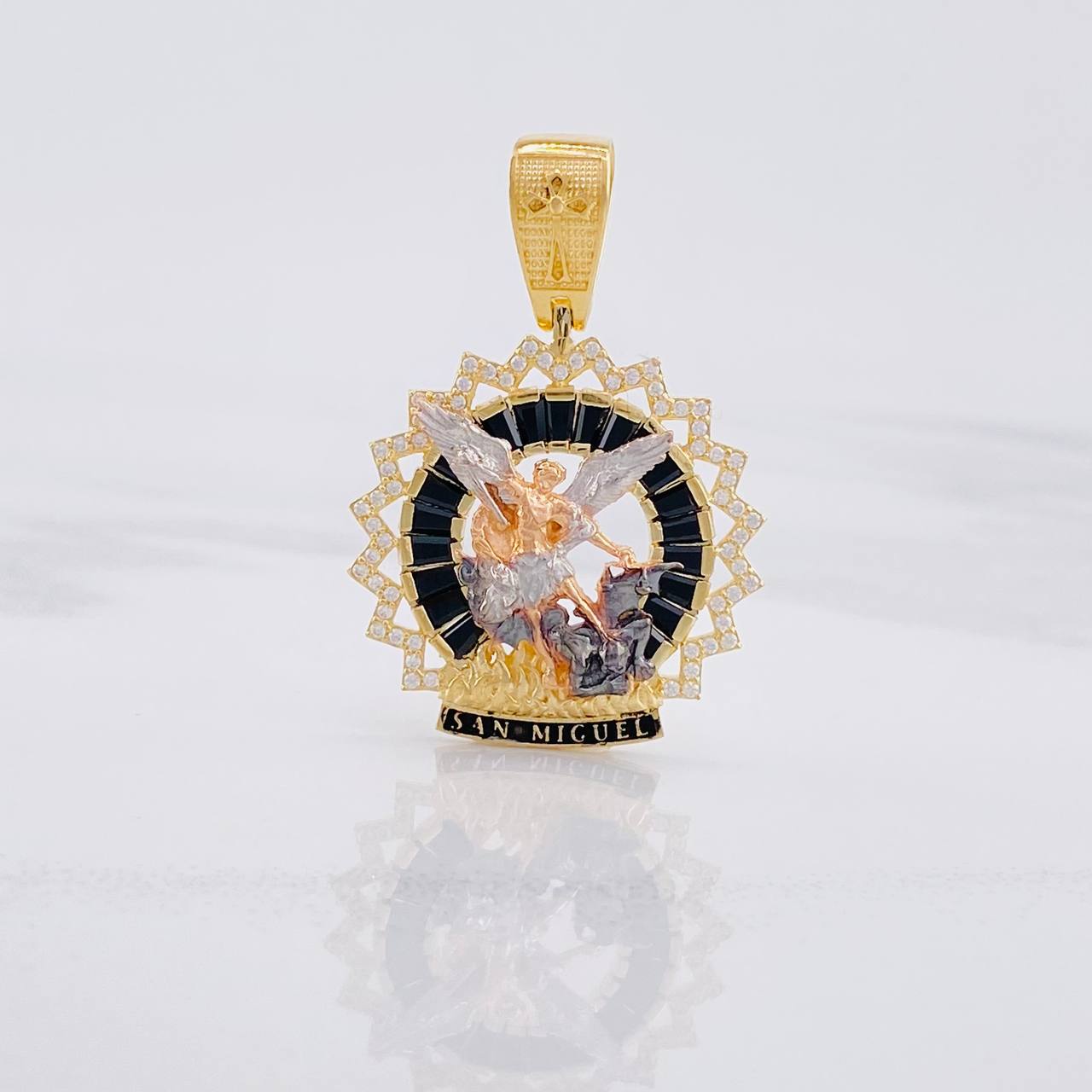 Pendant Saint Michael Archangel 6.95g / 1 1/2 in Three Golds 18K