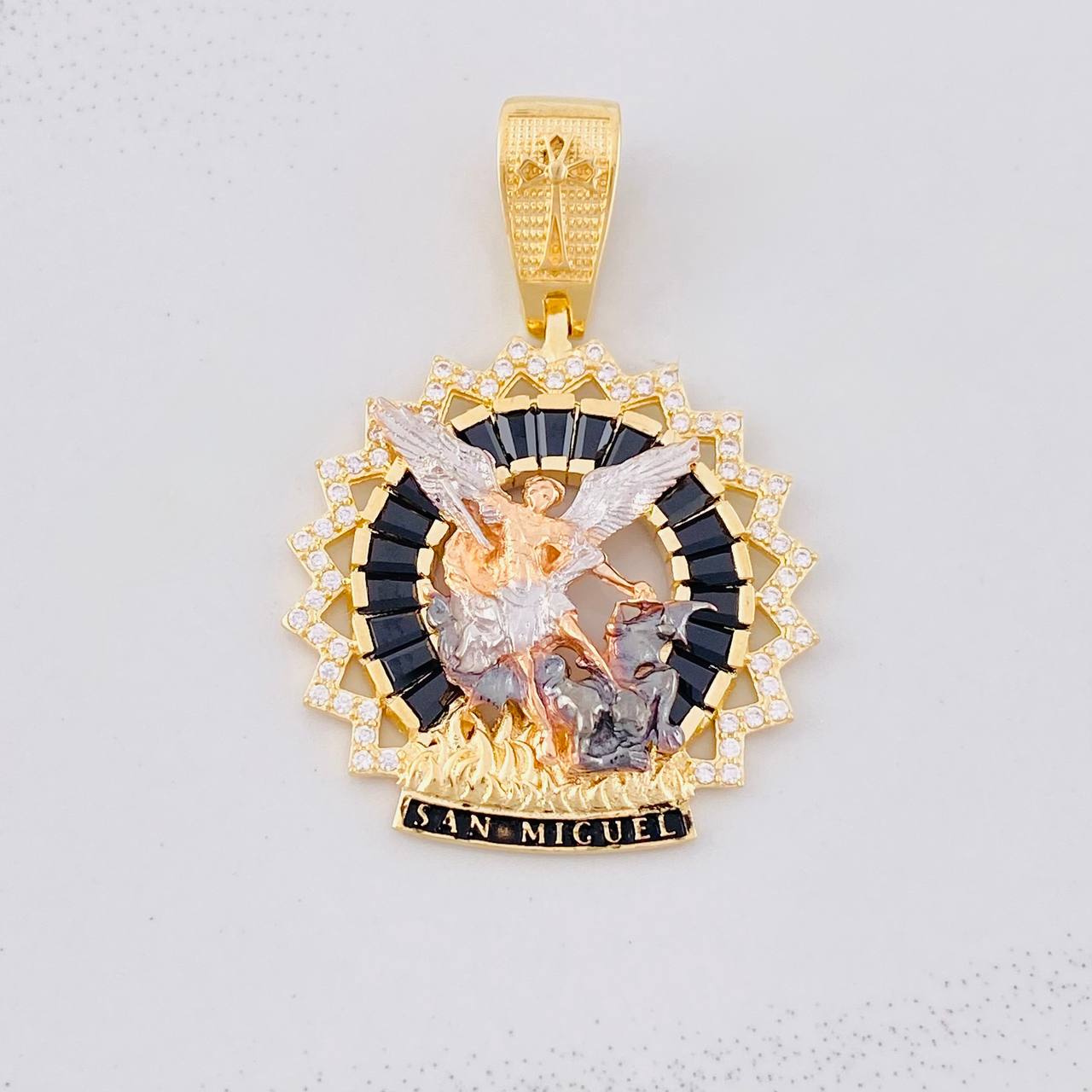 Pendant Saint Michael Archangel 6.95g / 1 1/2 in Three Golds 18K