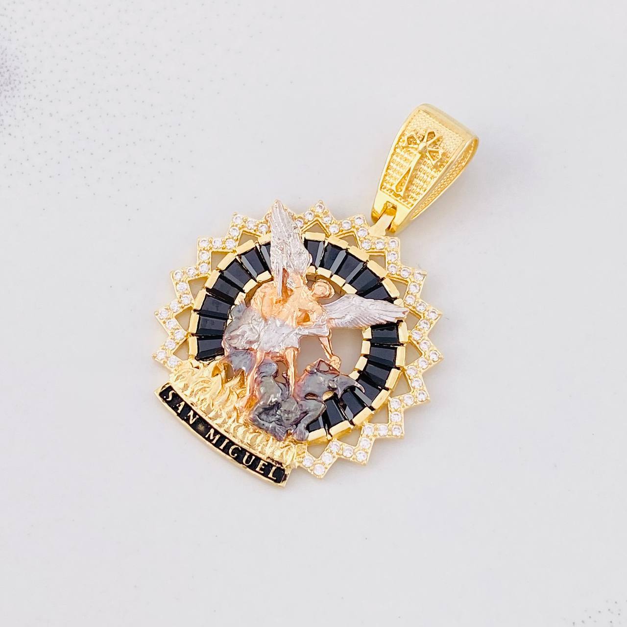 Pendant Saint Michael Archangel 6.95g / 1 1/2 in Three Golds 18K