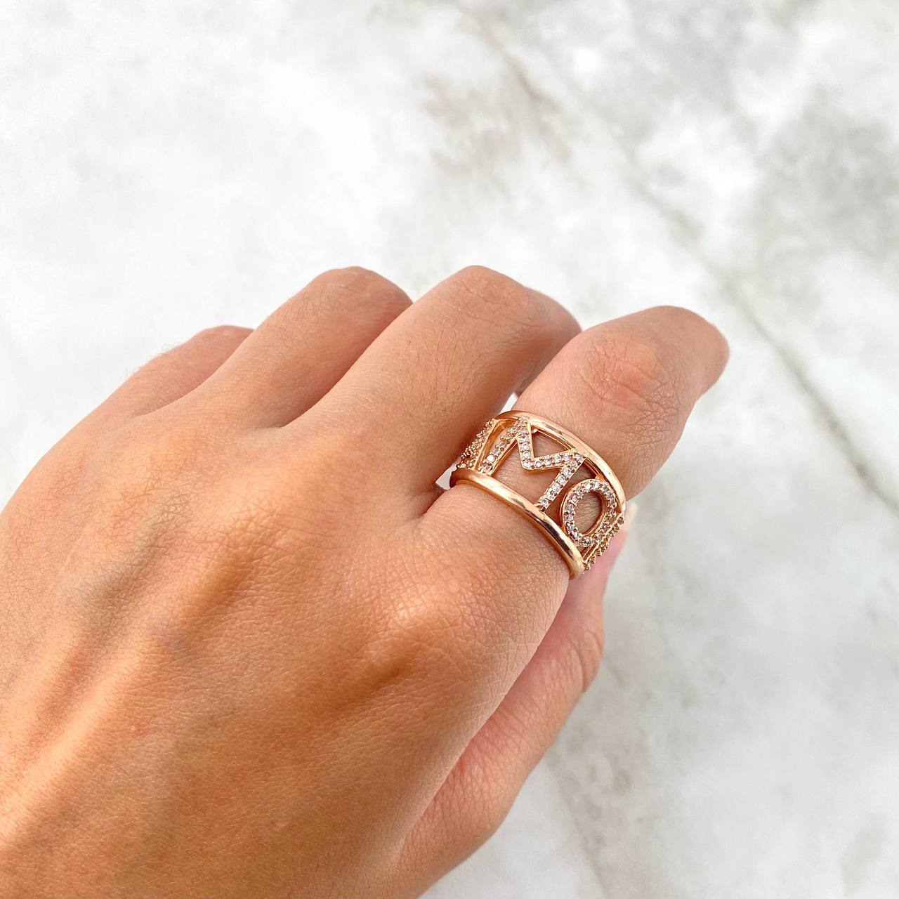 Love Ring 7.5gr / Size 6 1/2 / White Zircons Rose Gold