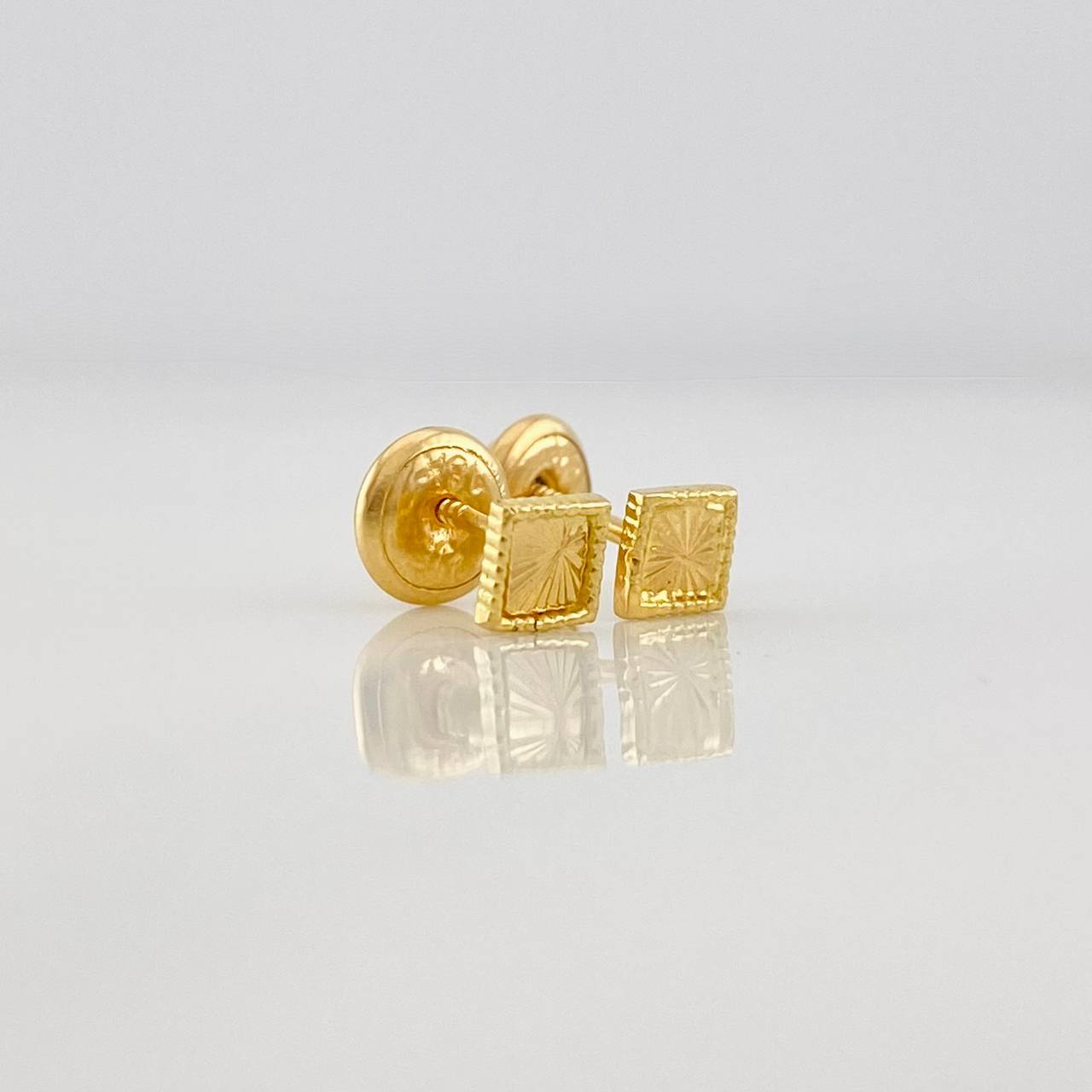 Diamond Cut Square Stud Earrings 0.65g / in / 4mm Yellow Gold 18K