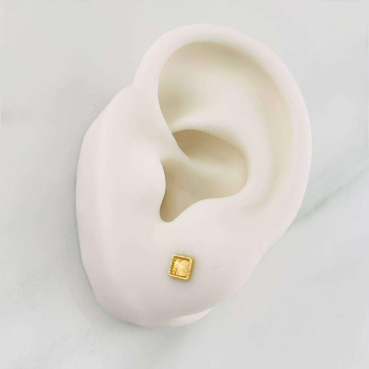 Diamond Cut Square Stud Earrings 0.65g / in / 4mm Yellow Gold 18K