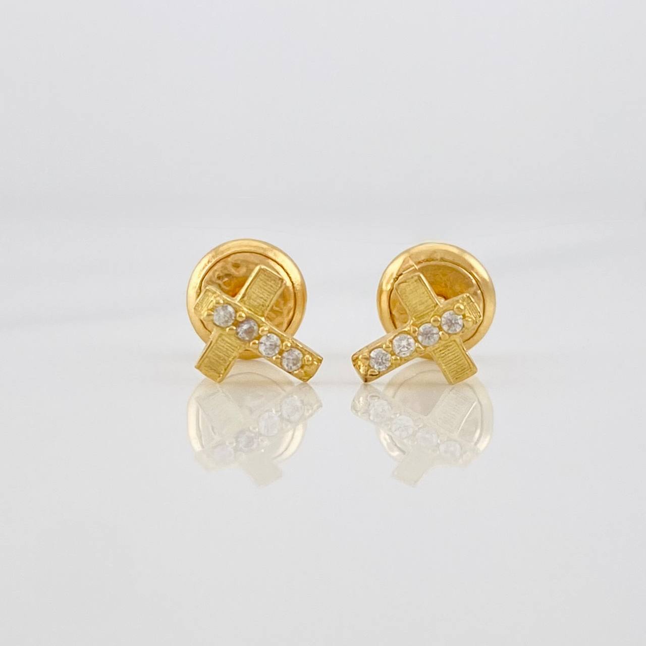 Stud Earrings Cross 0.65g / in / 6.1mm Yellow Gold 18K