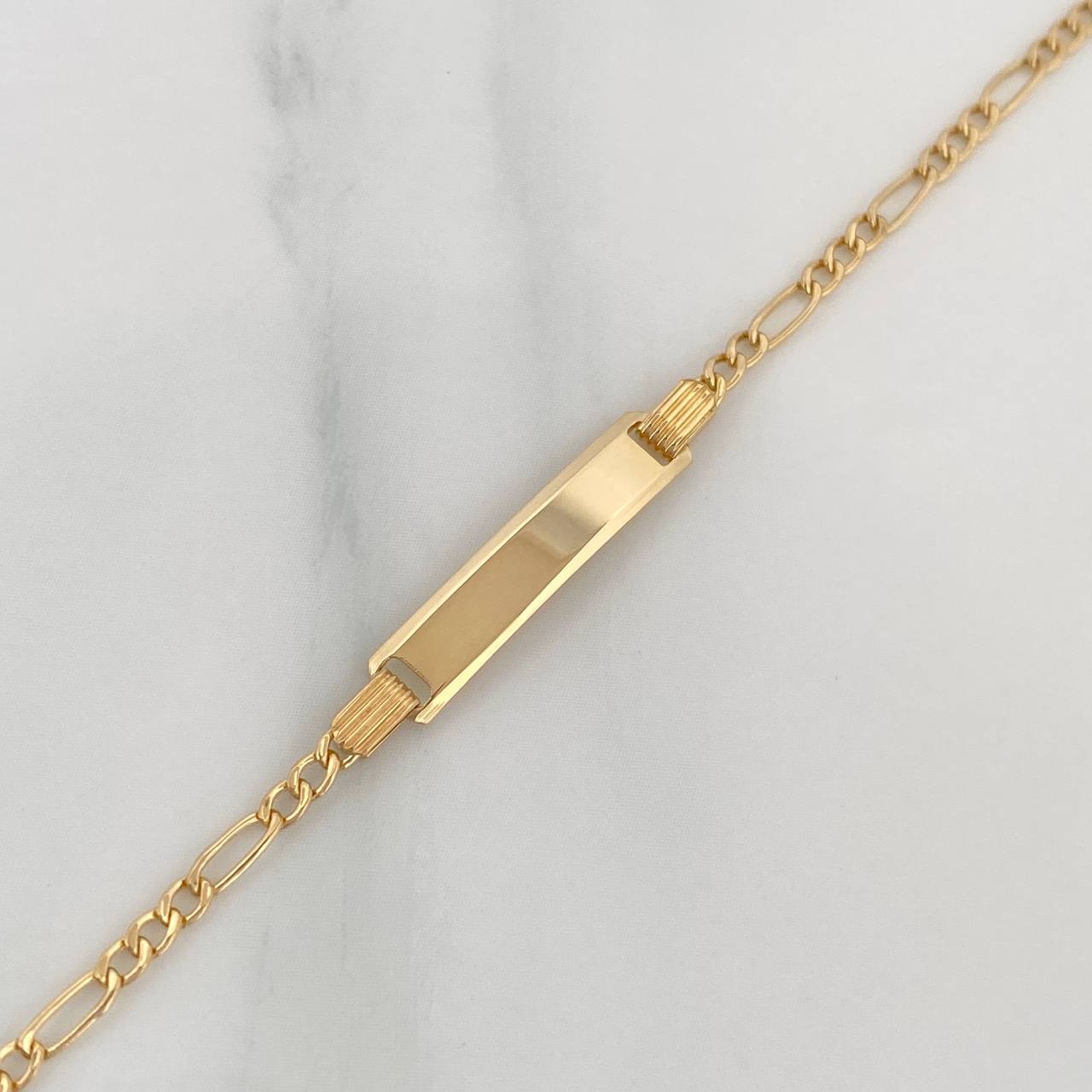 Pulso Figaro Placa Rectangular 1.55 g / 6 1/4 in / 1.1 mm Oro Amarillo 18K