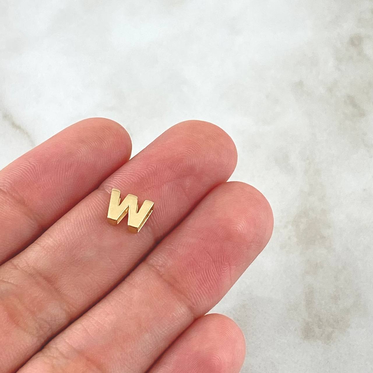 Charm Letter W 0.4gr / 1/4 in / 18K Gold