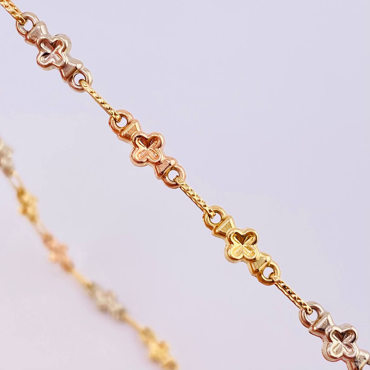 Rustic Crossed Chain 11.05gr / 23 1/2 in / 5mm Three Golds 18K *