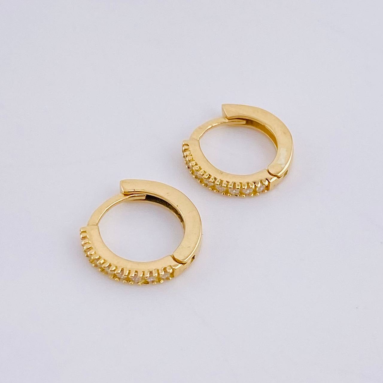 Candongas Carril Punteado 1.4gr / 1/2 in / Oro Amarillo 18K ©