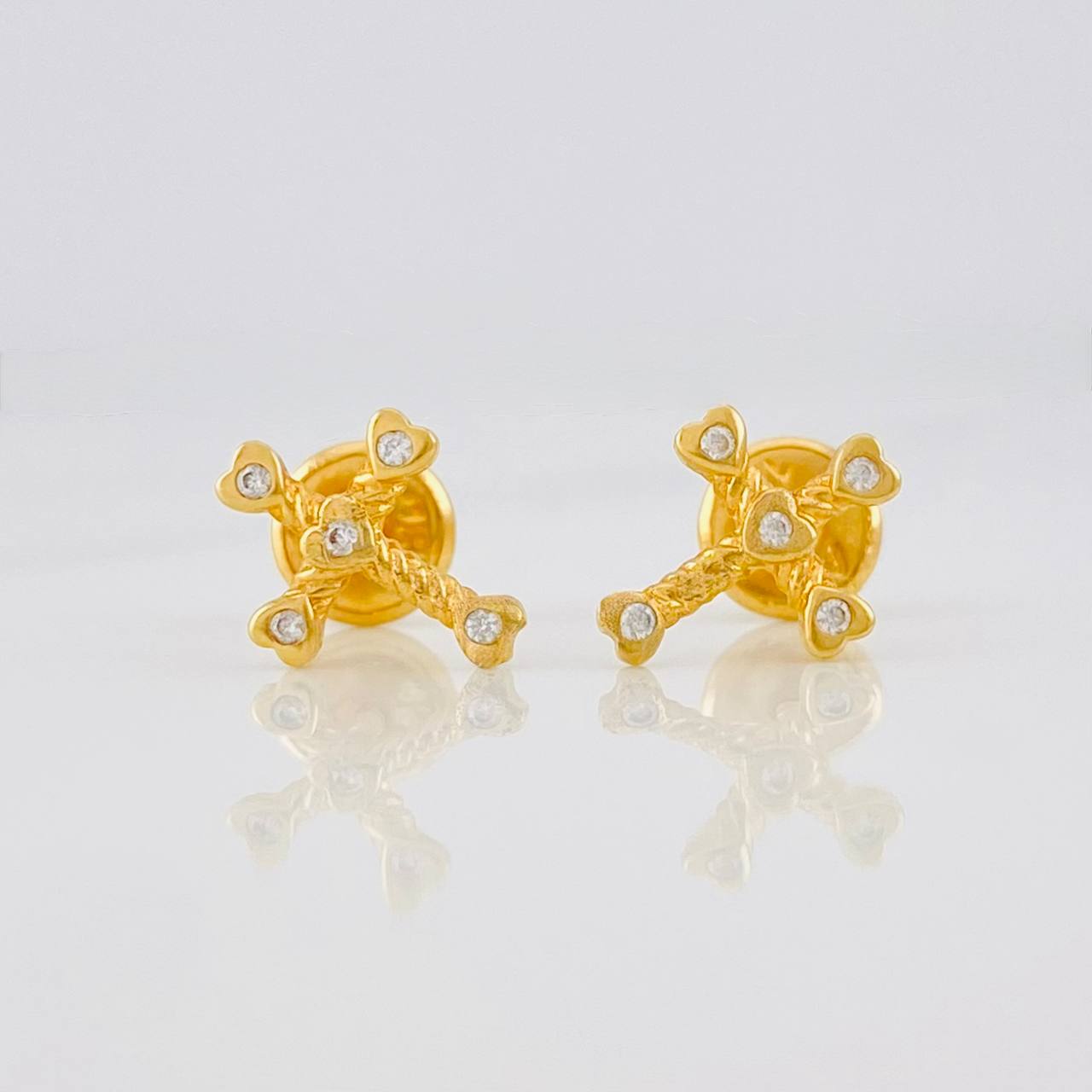 Topos Cruz Corazones 0.8g / in / 9.3mm Oro Amarillo 18K
