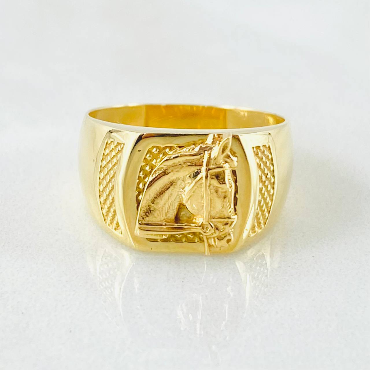 Anillo Herradura Caballo Punteado 3.35gr / T6 1/4 / Oro Amarillo 18K*