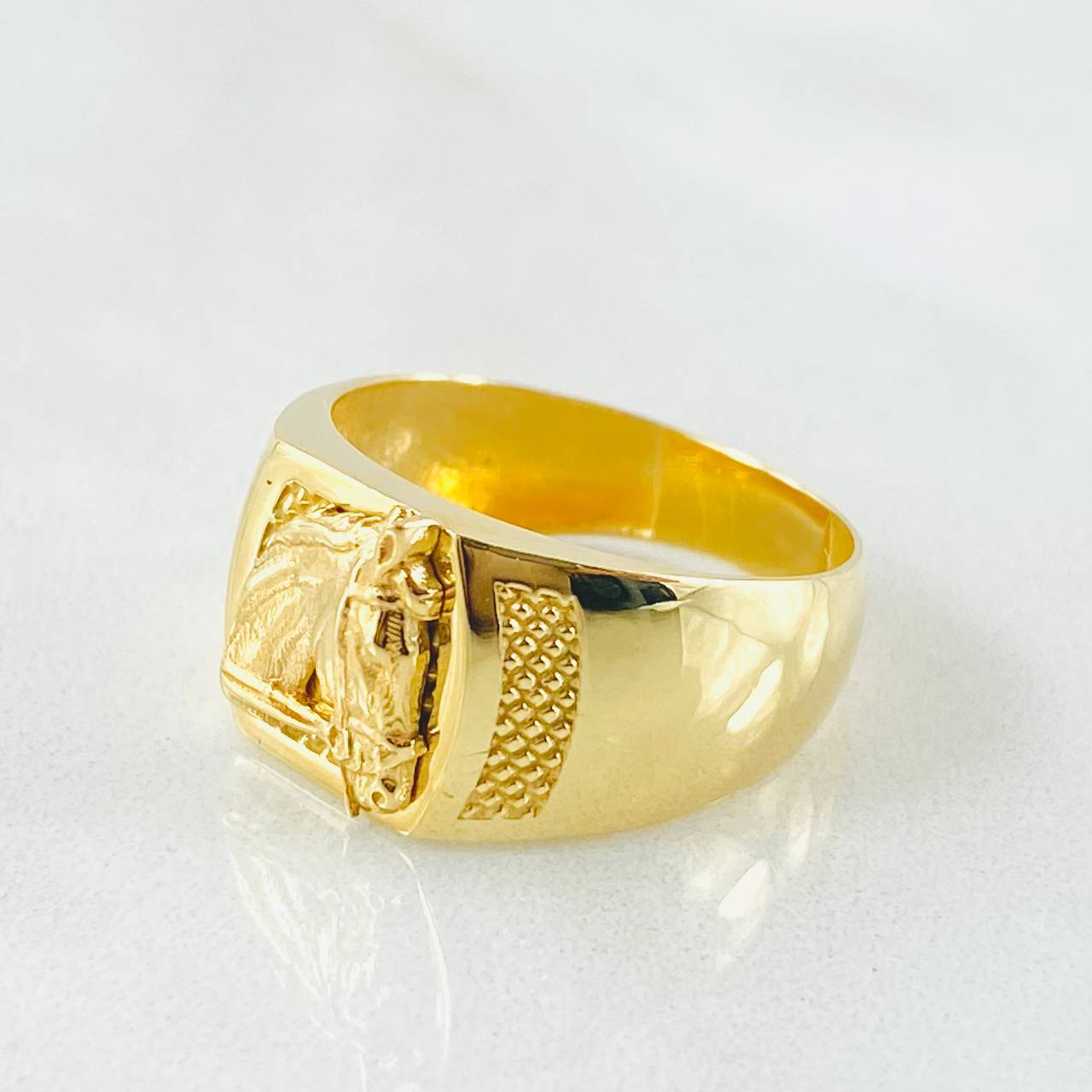 Anillo Herradura Caballo Punteado 3.35gr / T6 1/4 / Oro Amarillo 18K*