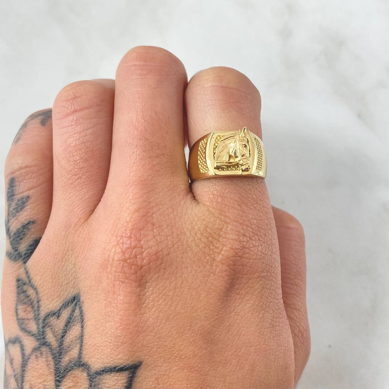 Anillo Herradura Caballo Punteado 3.35gr / T6 1/4 / Oro Amarillo 18K*