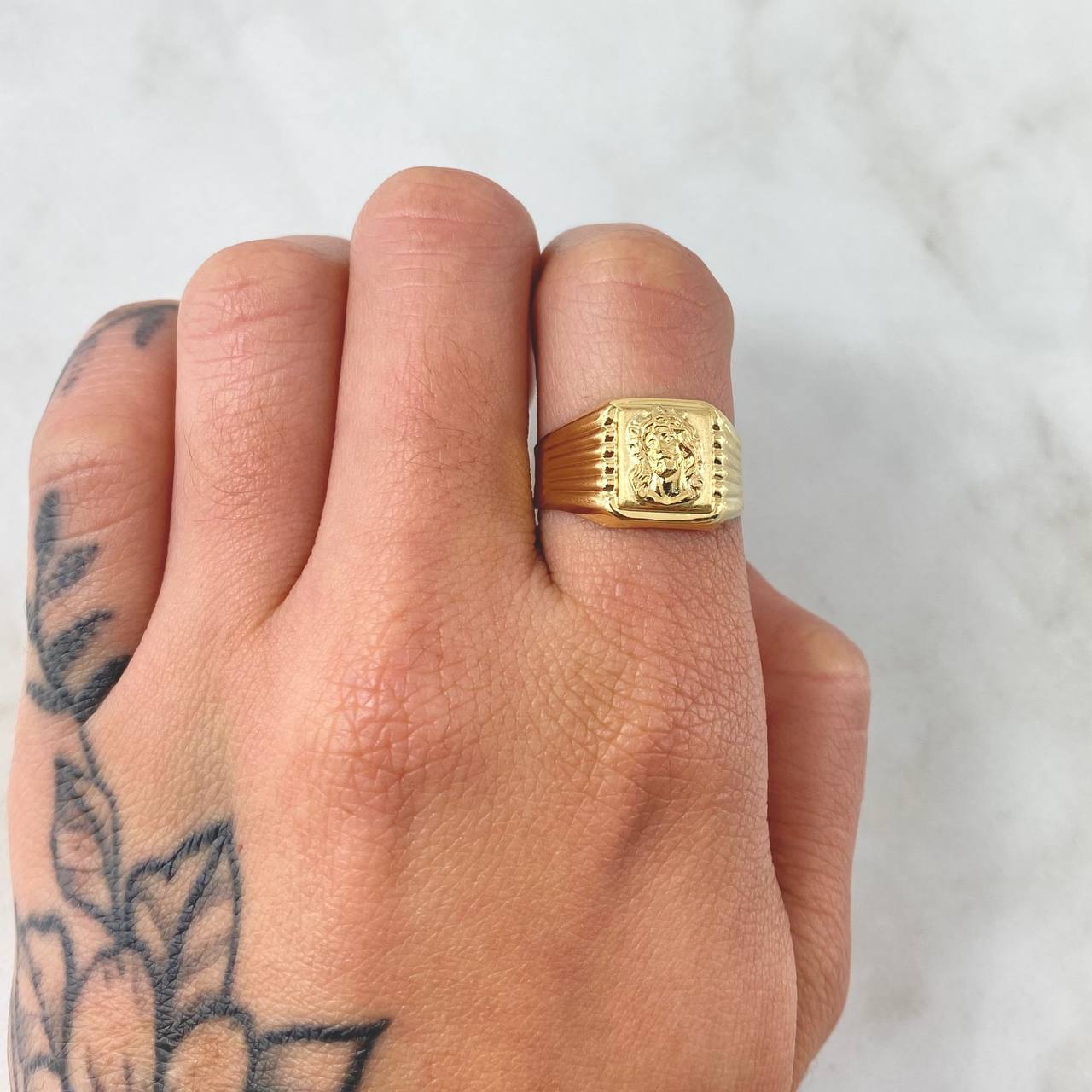 Jesus Face Square Ring 1.95gr / Size 7 3/4 / 18K Gold