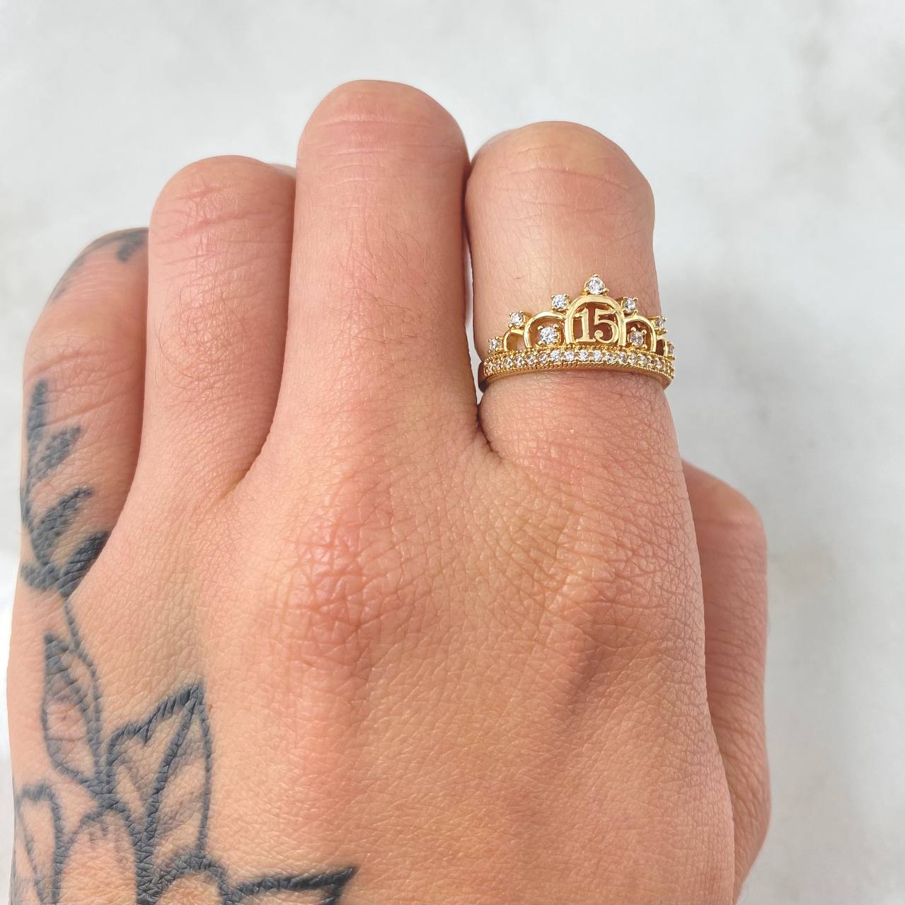 Crown Ring 15s 2.2gr / Size 5 1/4 / 18K Gold *