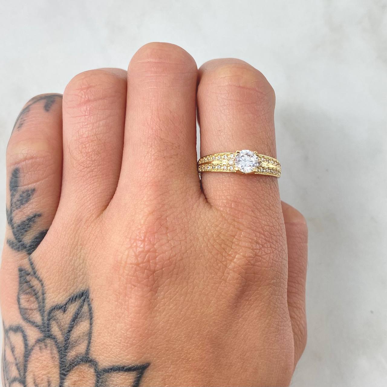 Anillo Solitario Doble Carril 2.5gr / T6 1/4 / Oro Amarillo 18K ©