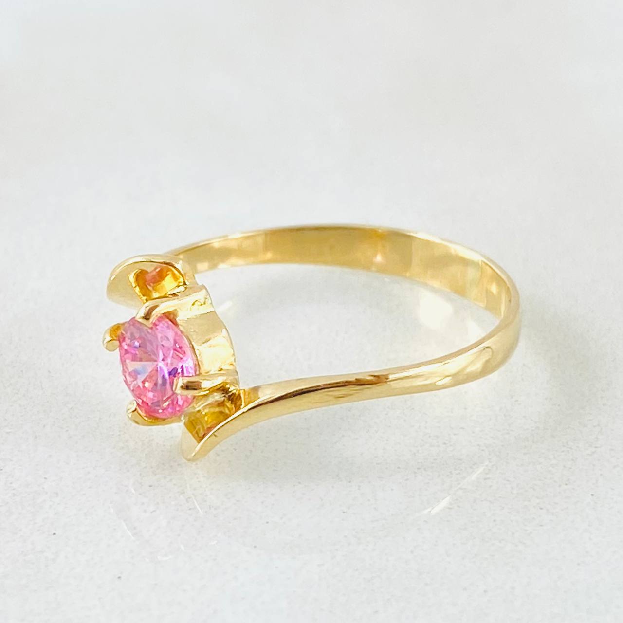 Anillo Solitario Curvas Conflictuadas  2.05gr / T7 1/4 / Oro Amarillo 18K *