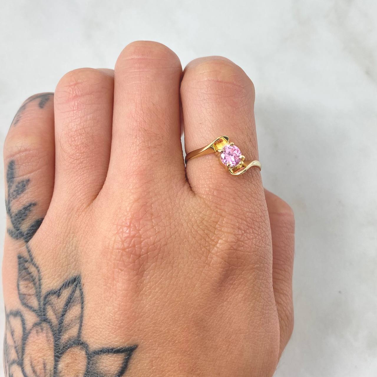Anillo Solitario Curvas Conflictuadas  2.05gr / T7 1/4 / Oro Amarillo 18K *