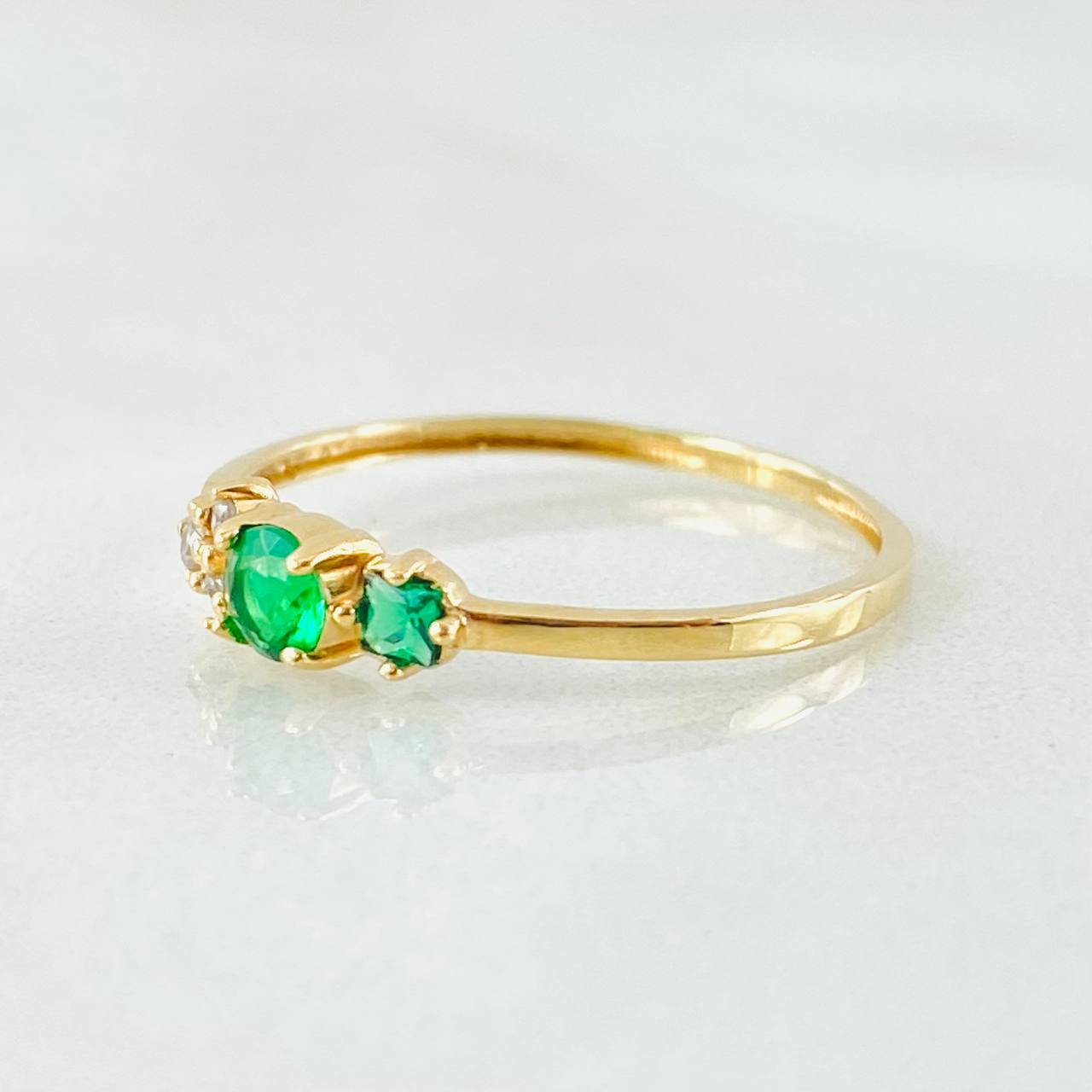 Anillo Solitario Flores Delicadas 1.05gr / T6 3/4 / Oro Amarillo 18K ©