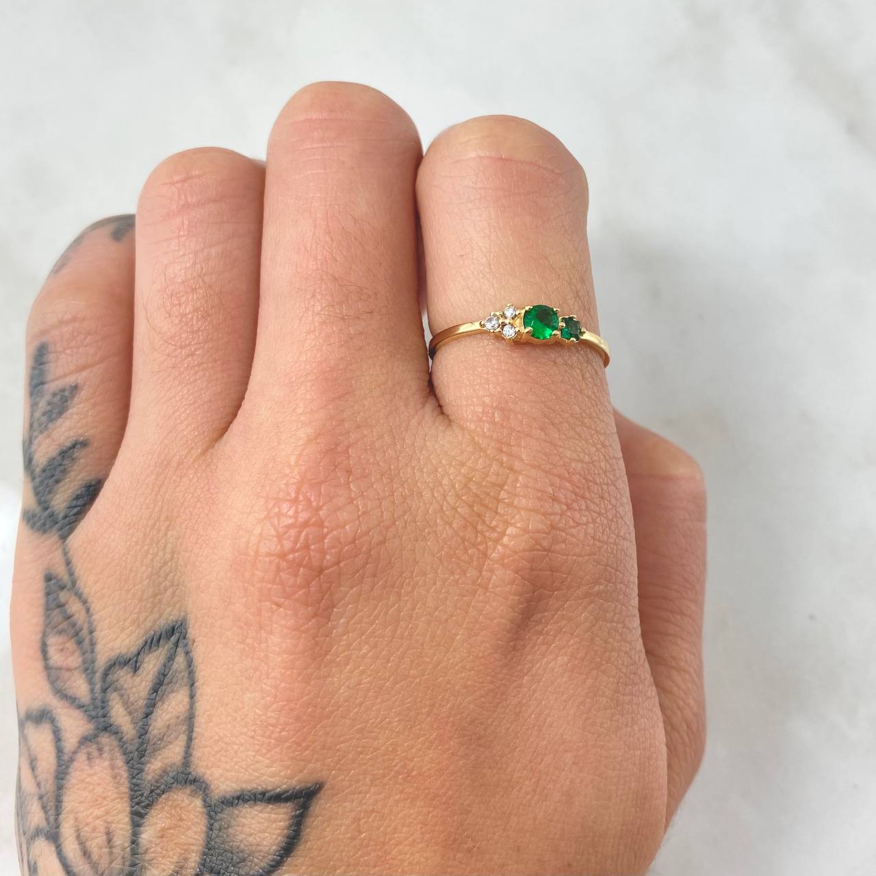 Anillo Solitario Flores Delicadas 1.05gr / T6 3/4 / Oro Amarillo 18K ©