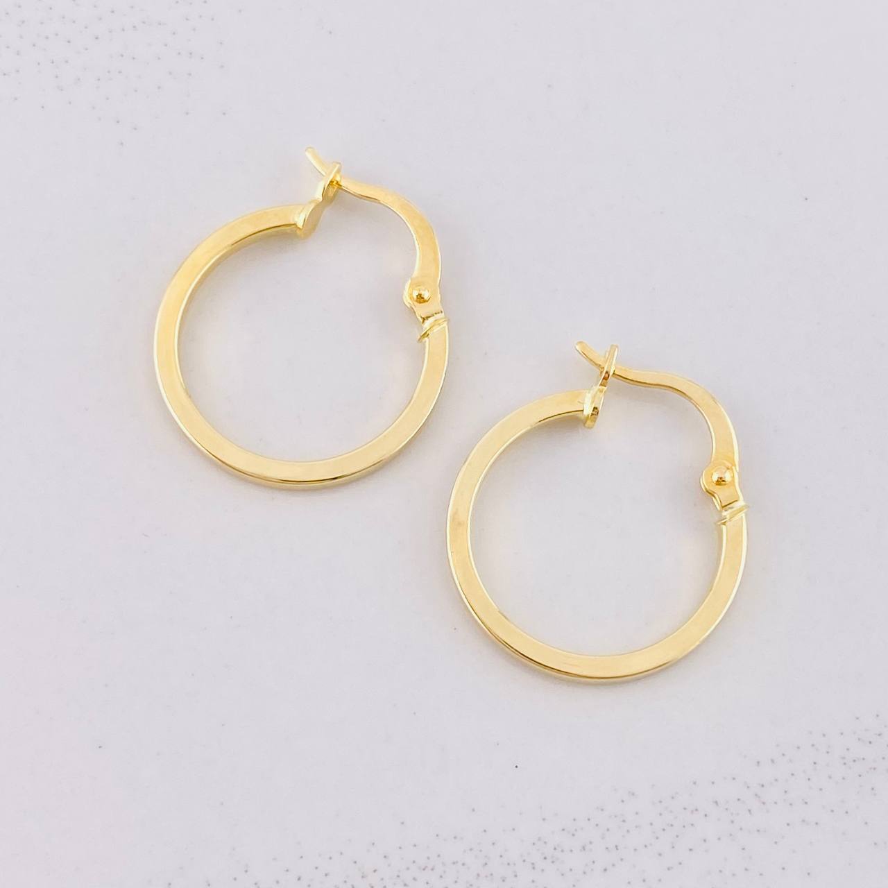 Candongas Lisas 1.15g / 3/4 in Oro Amarillo 18K