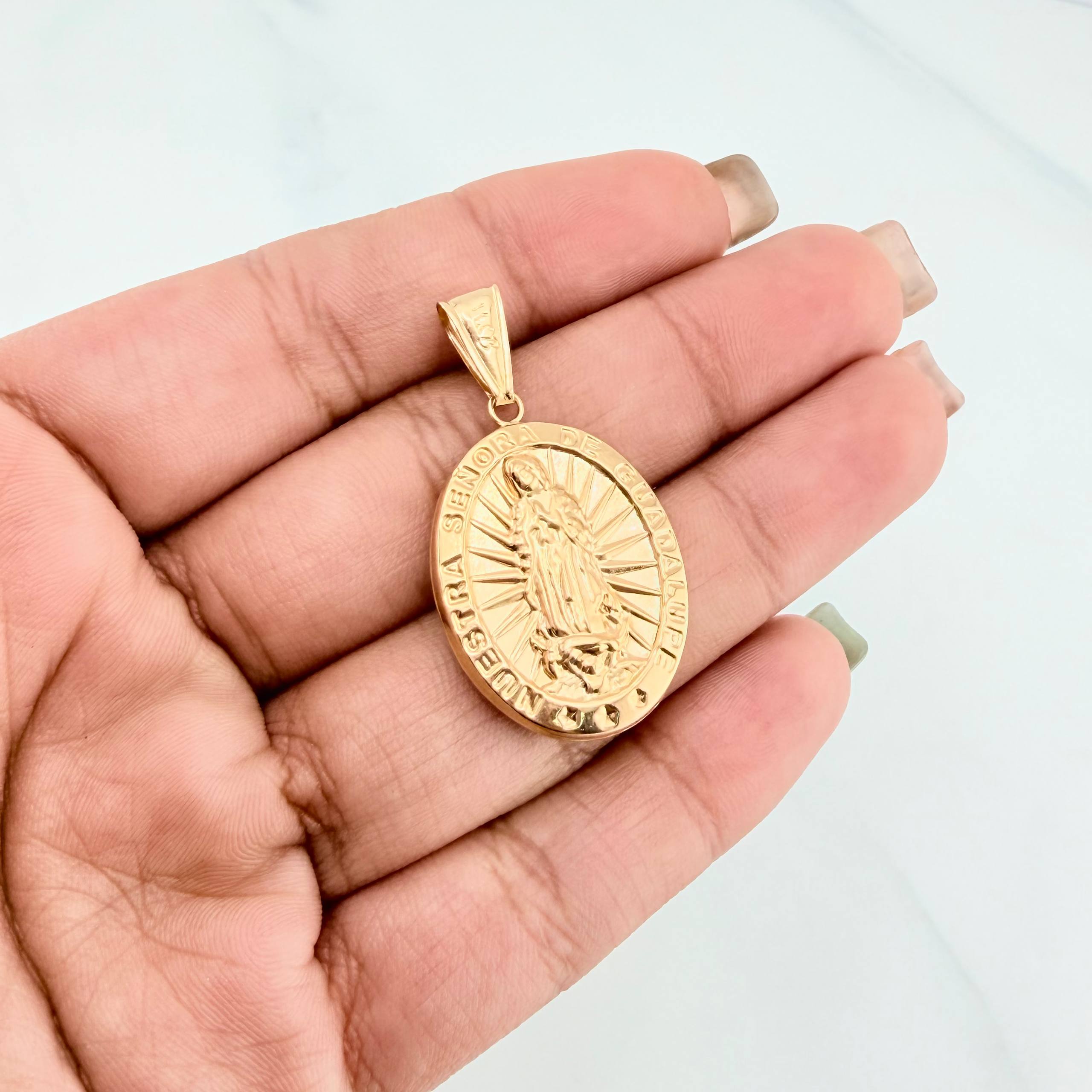 Pendant Virgin of Guadalupe 2.4 g / 1 1/2 in Yellow Gold 18K