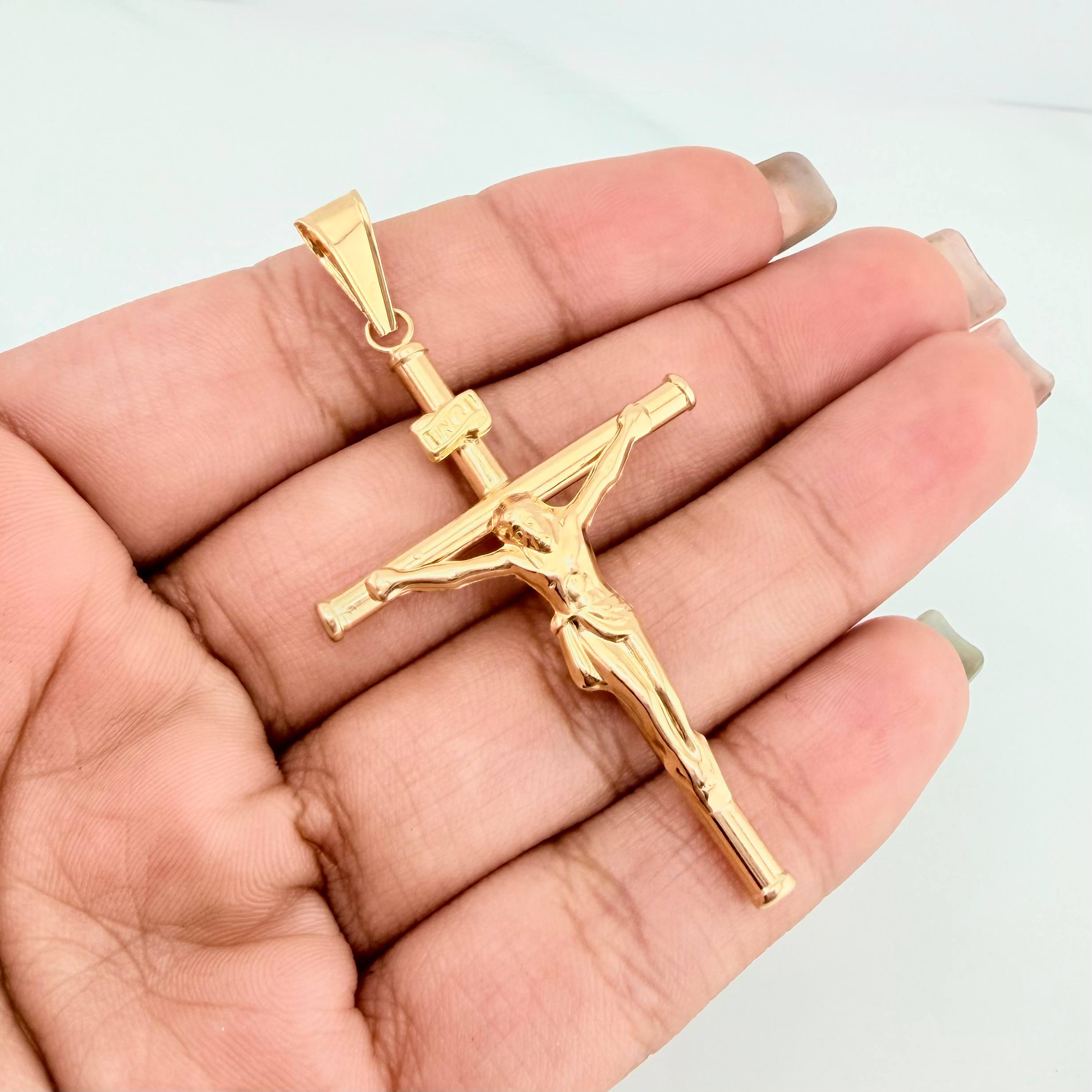 Pendant Cross Christ 3.15 g / 2 1/4 in 18K Yellow Gold