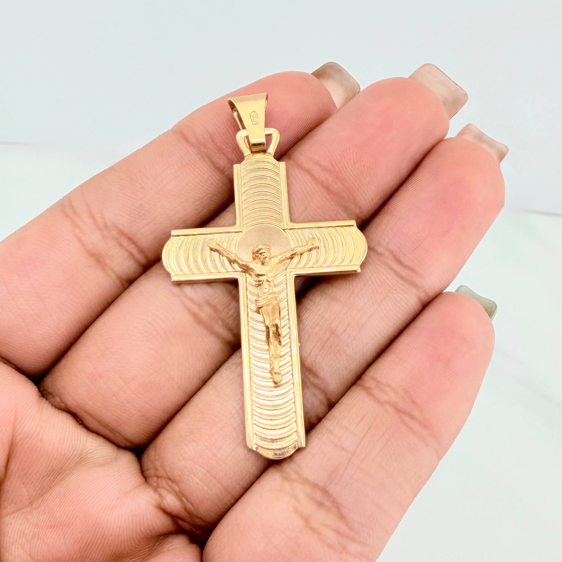 Pendant Cross Christ 6.4 g / 2 in Yellow Gold 18K