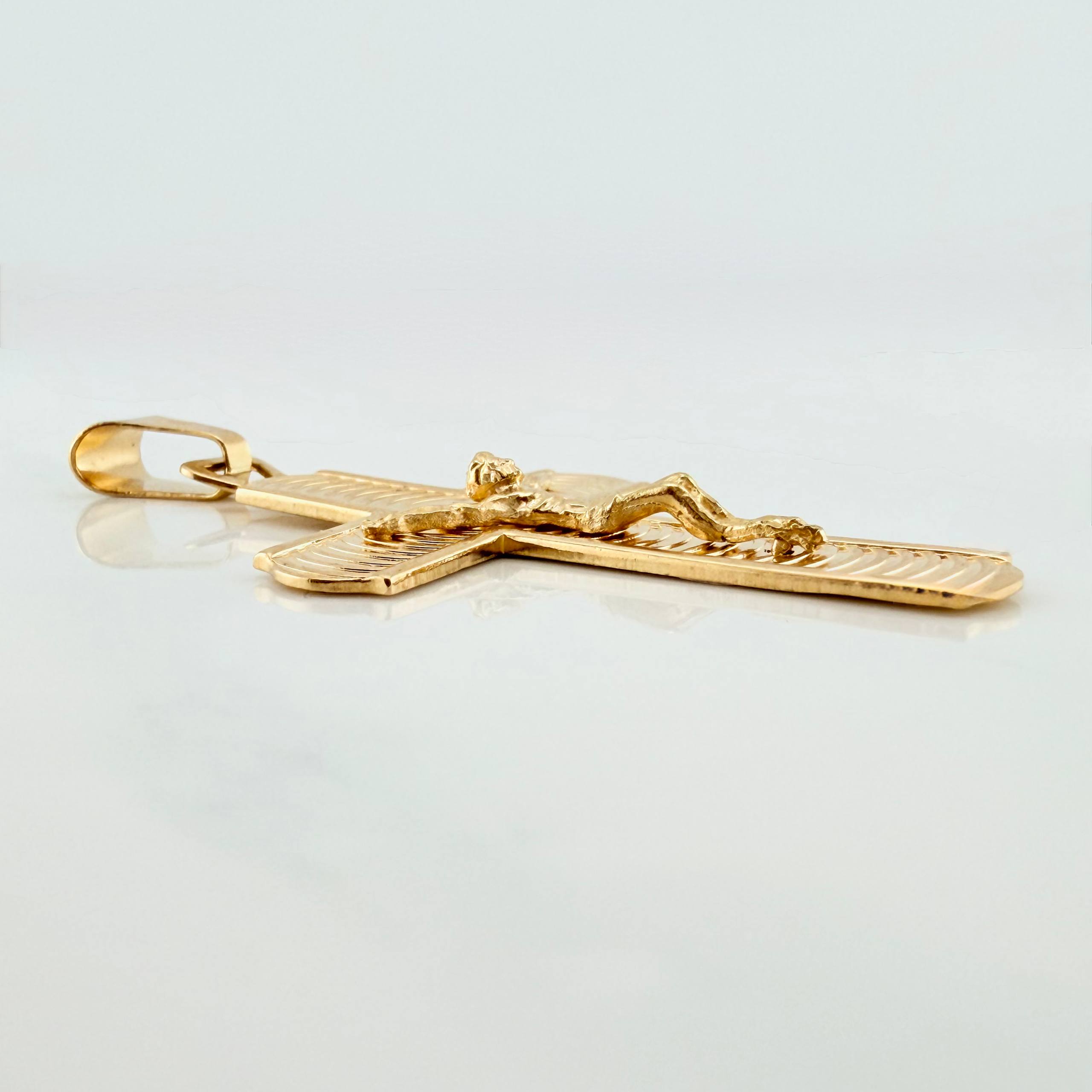 Pendant Cross Christ 6.4 g / 2 in Yellow Gold 18K