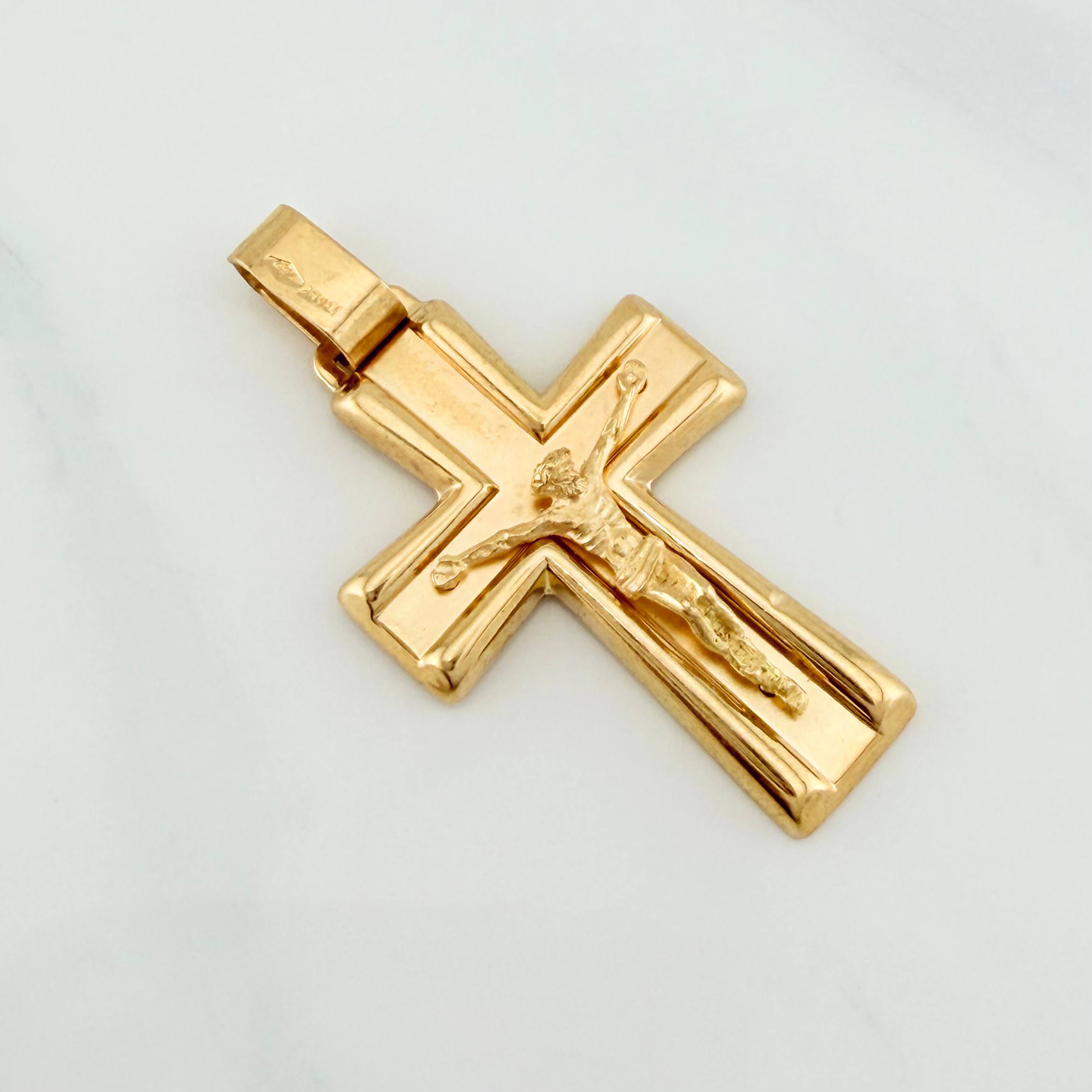 Pendant Cross Christ 4.9 g / 2 in Yellow Gold 18K