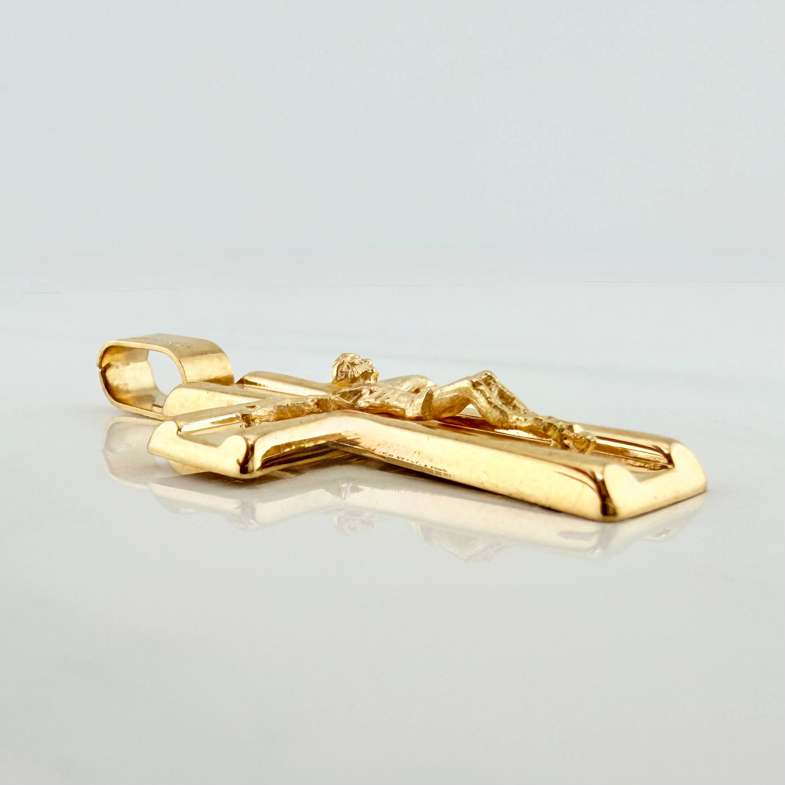 Pendant Cross Christ 4.9 g / 2 in Yellow Gold 18K