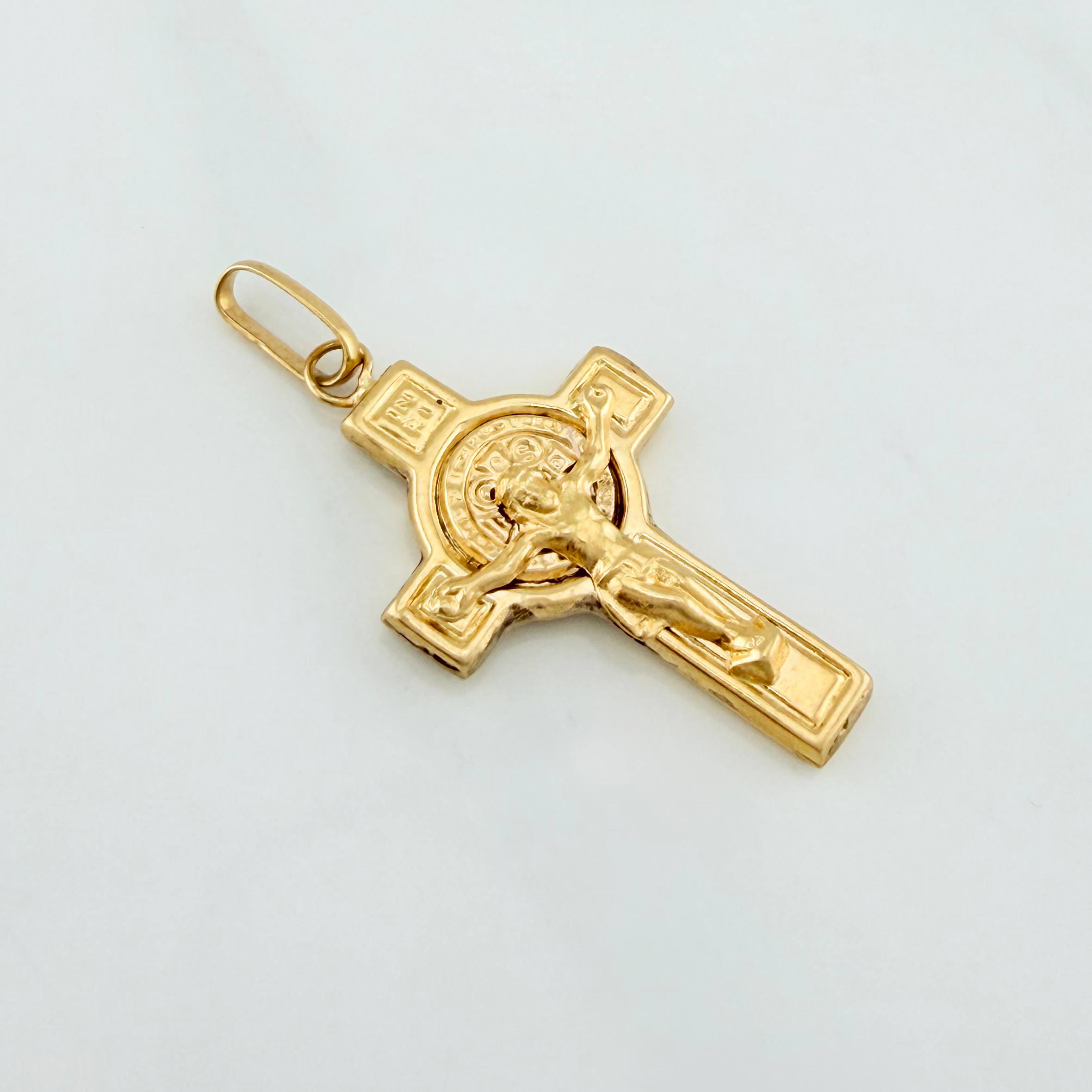 Pendant Cross Christ Saint Benedict 2 g / 1 1/2 in Yellow Gold 18K